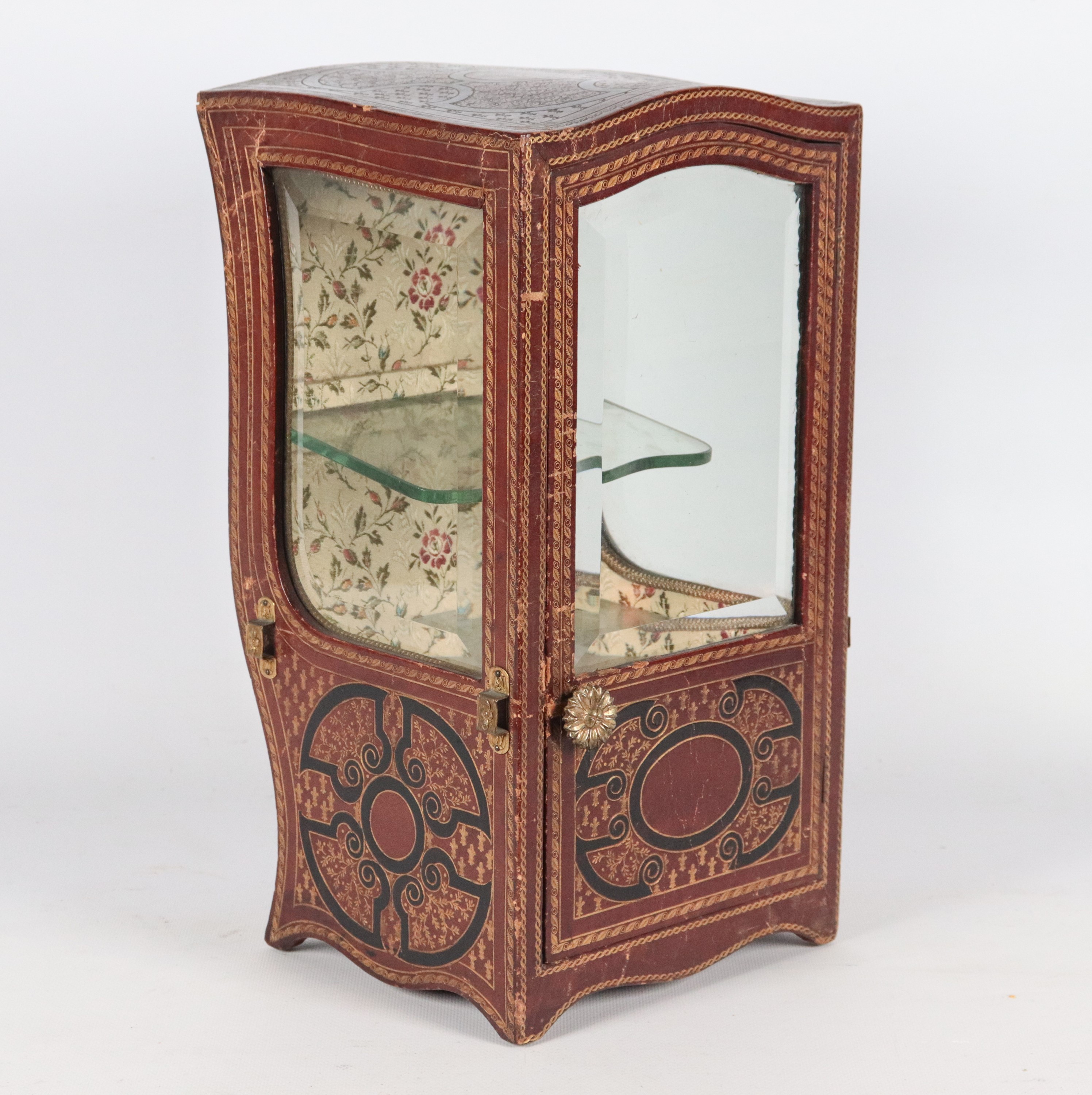 Antico modello di portantina il legno rivestito in cuoio decorato e impresso