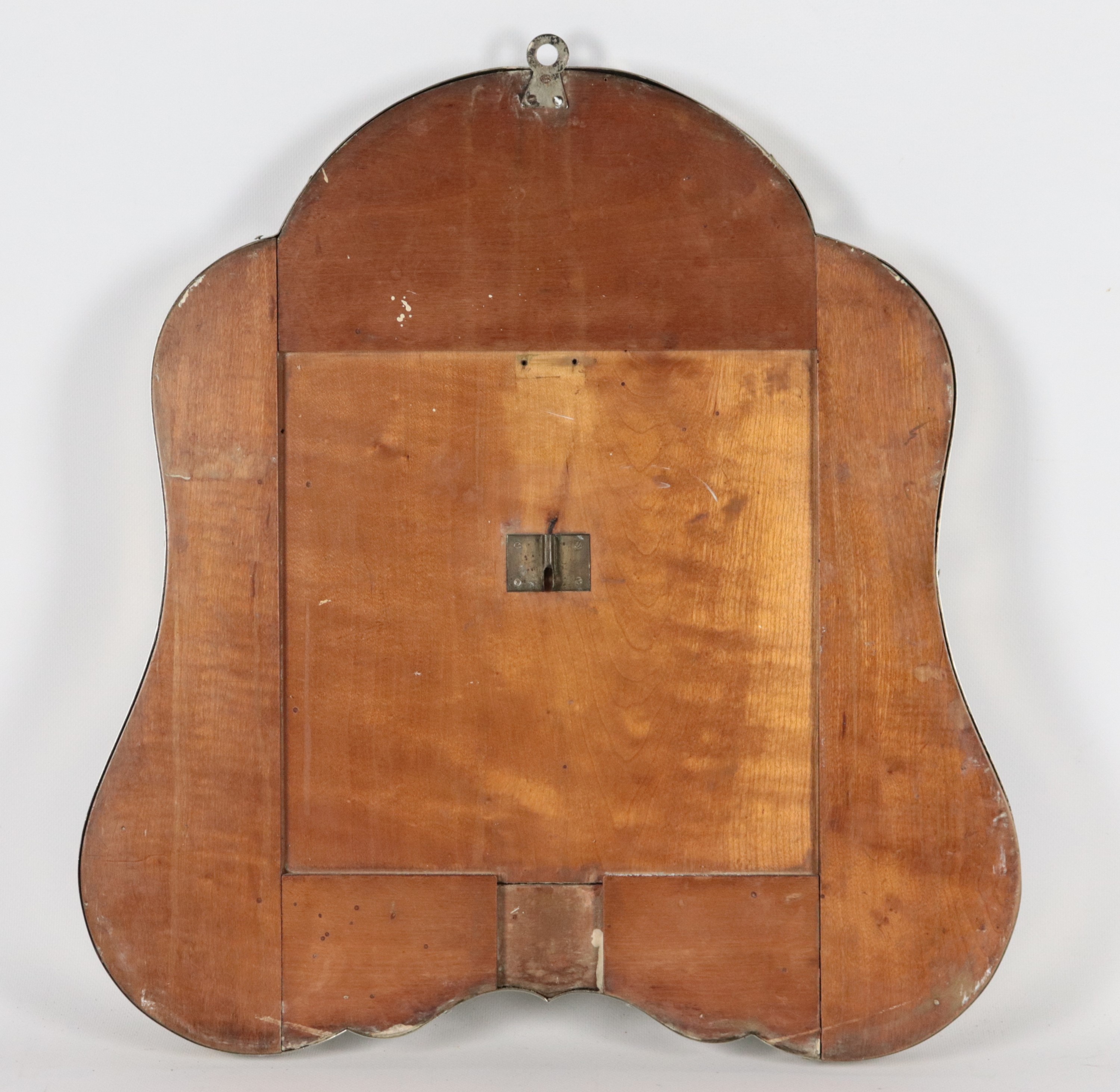 Antica specchiera in metallo argentato cesellato e sbalzato