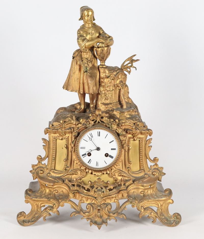 Antica pendola da tavolo Luigi Filippo in bronzo dorato, sbalzato e cesellato