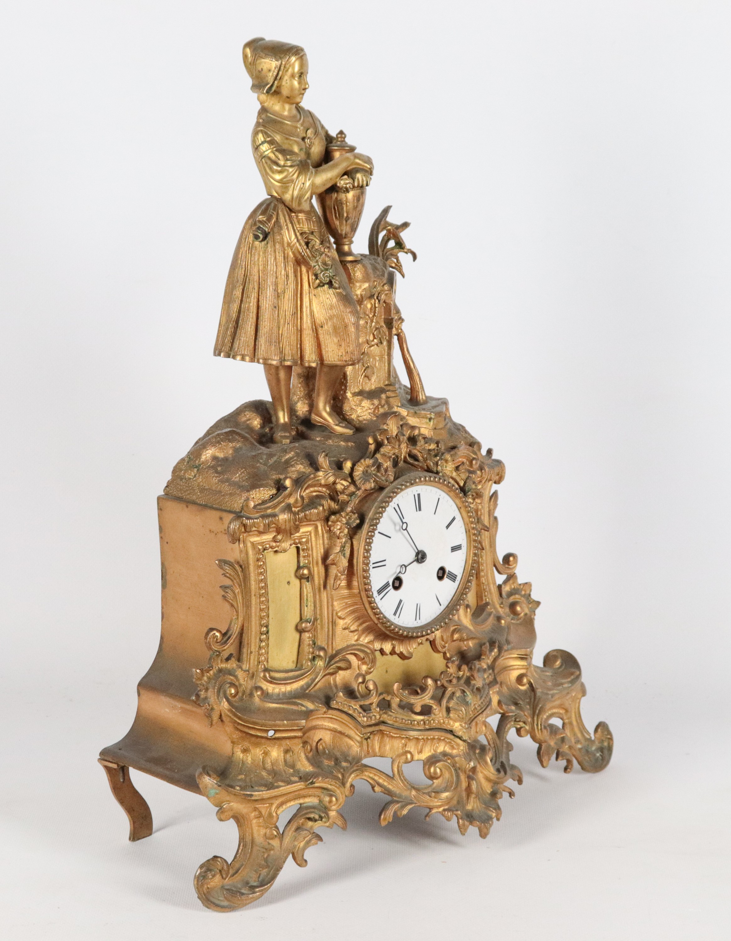 Antica pendola da tavolo Luigi Filippo in bronzo dorato, sbalzato e cesellato