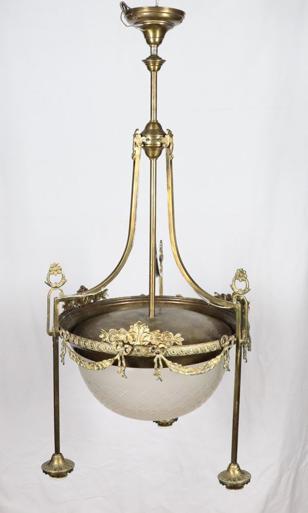 Lampadario Liberty in bronzo dorato 