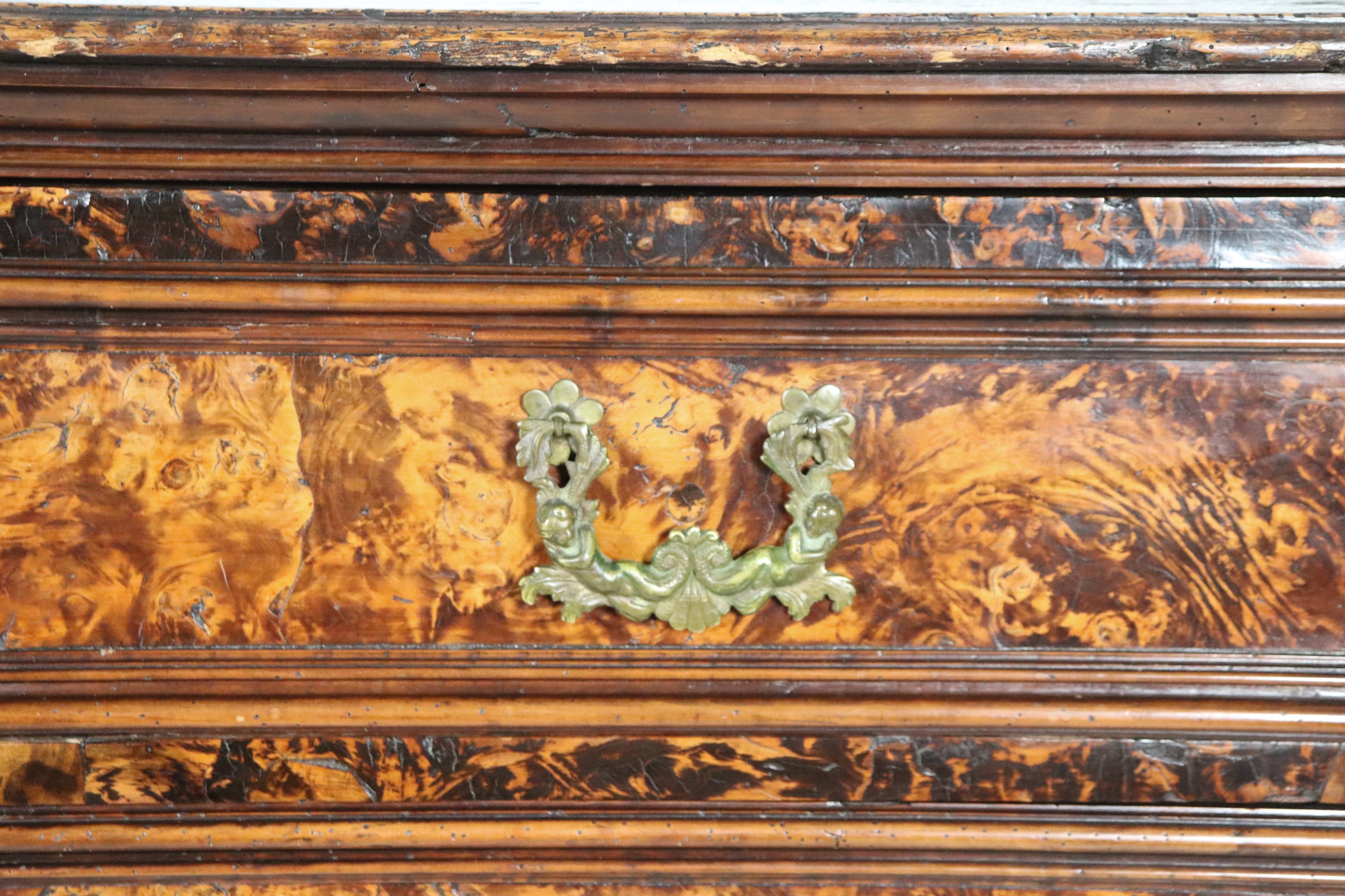 Antico canterano lombardo Luigi XV in noce