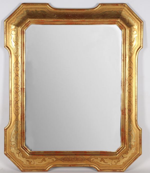 Antique Neapolitan glove-shaped mirror in gilded wood and graffito