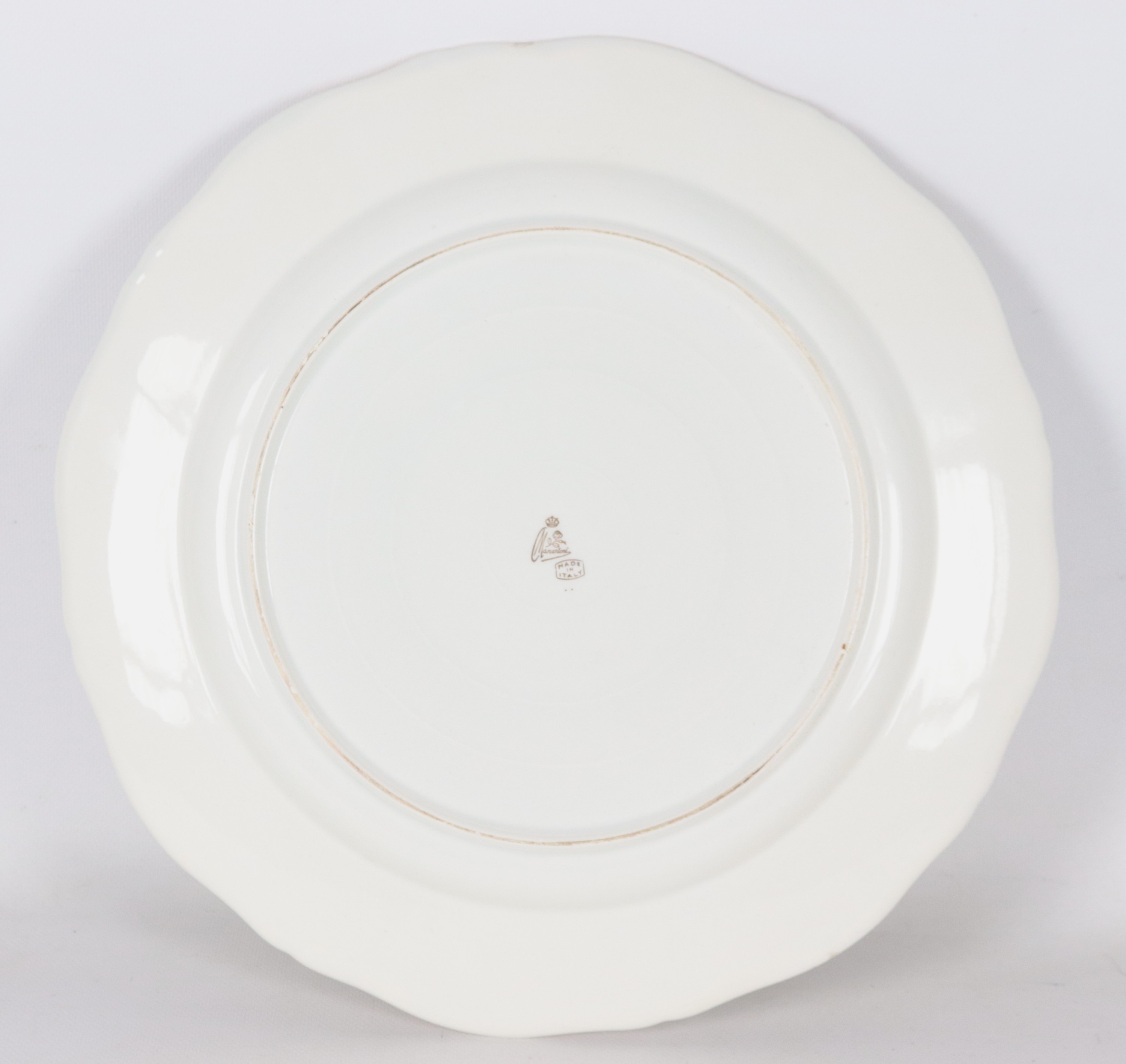 Piatto da muro in ceramica porcellanata con decorazioni floreali in verde