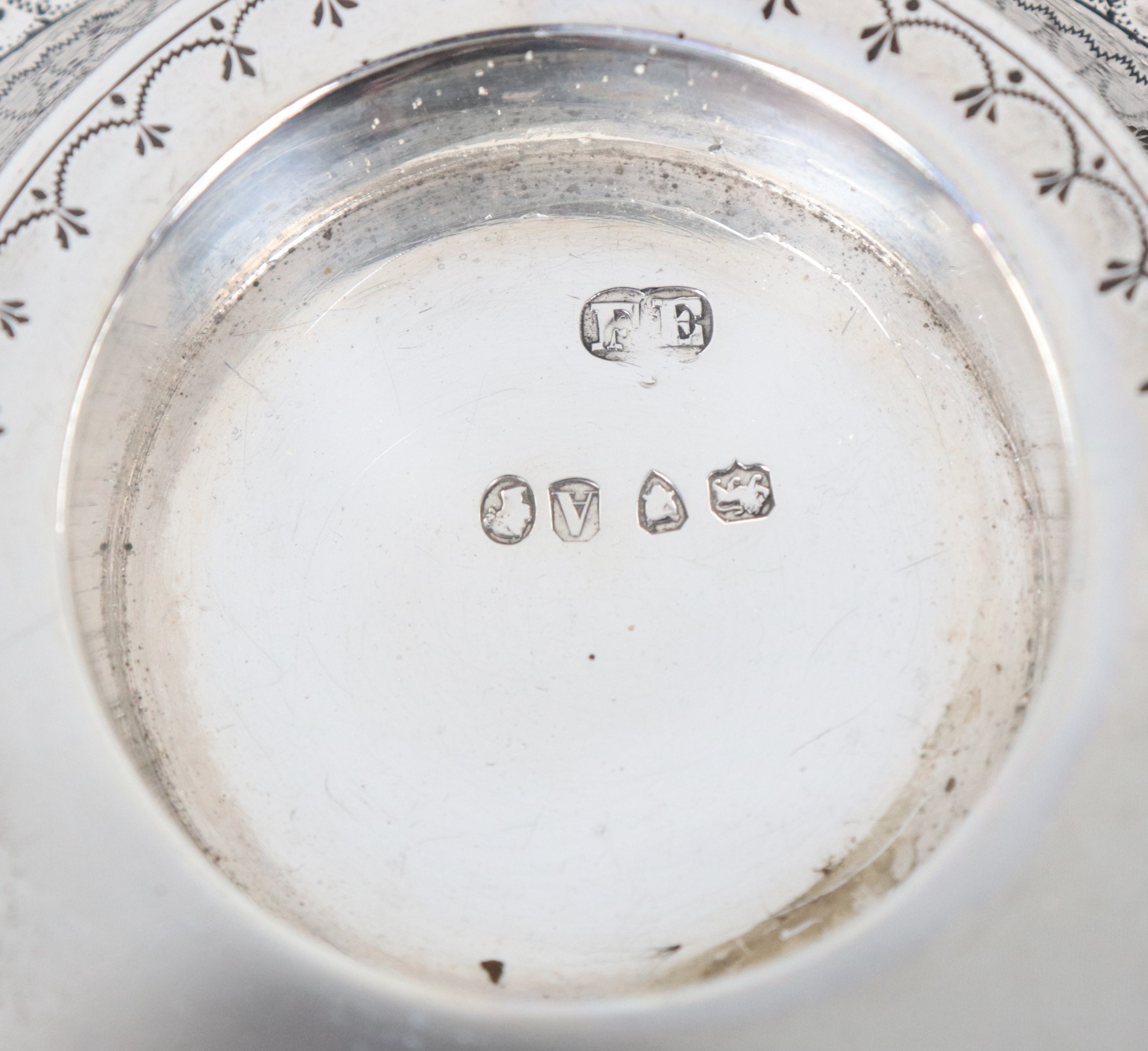 Antico calamaio Epoca Regina Vittoria in argento cesellato e sbalzato, gr. 504