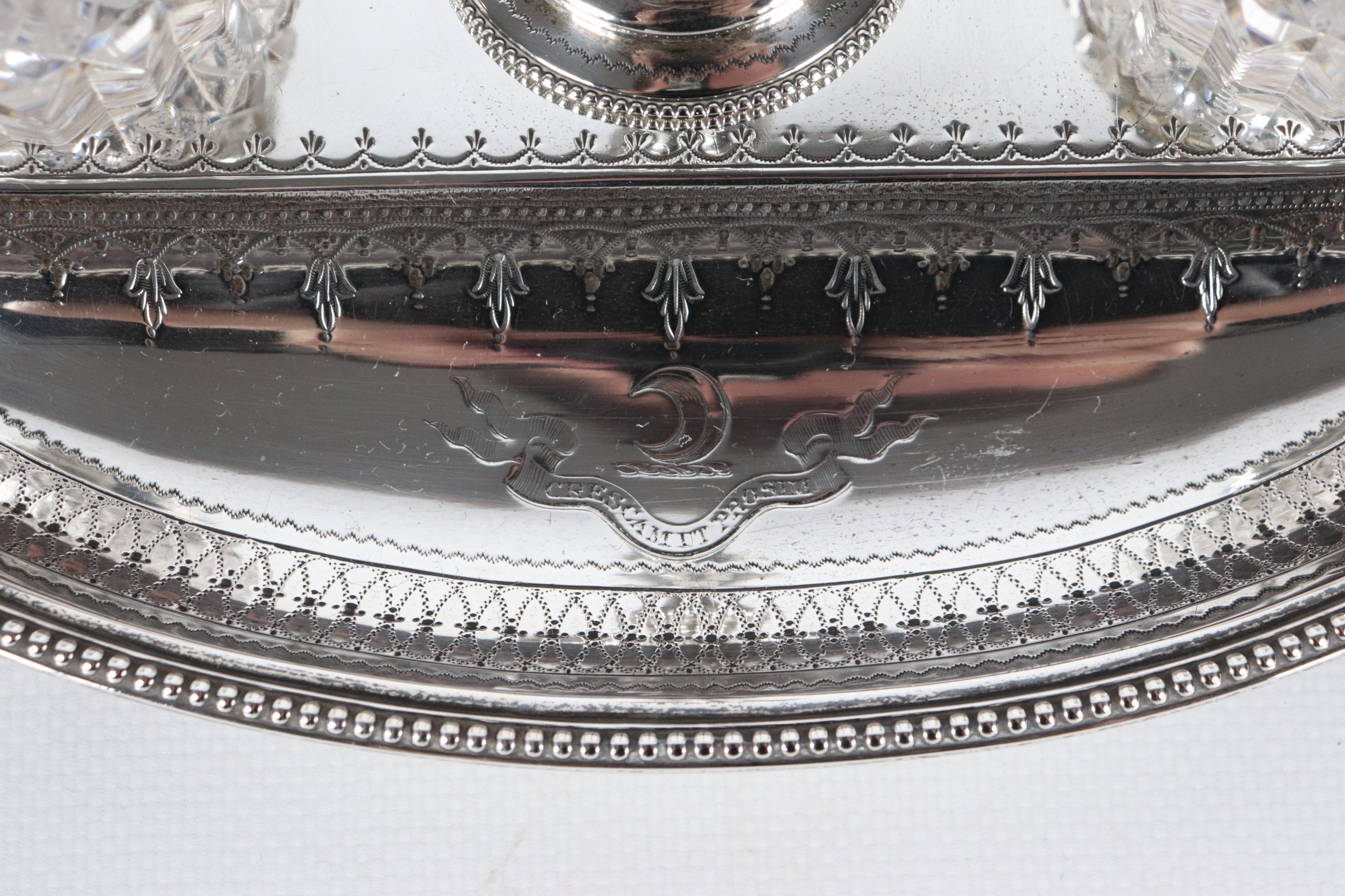 Antico calamaio Epoca Regina Vittoria in argento cesellato e sbalzato, gr. 504