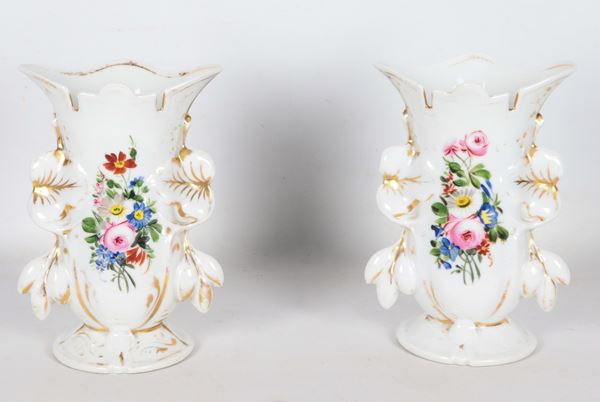 Pair of small Neapolitan vases in white porcelain with polychrome floral decorations 