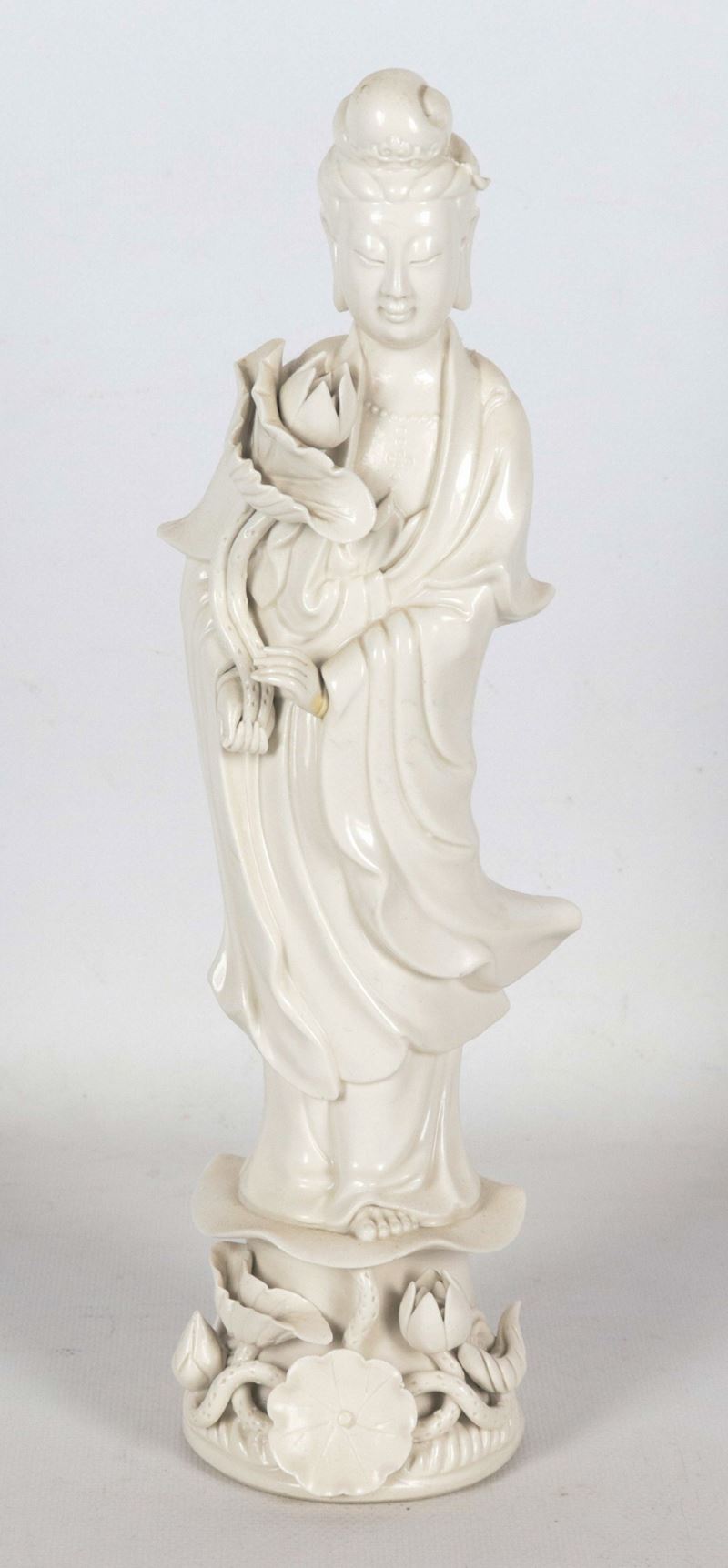 "Guanyin", antica piccola scultura cinese in porcellana bianca