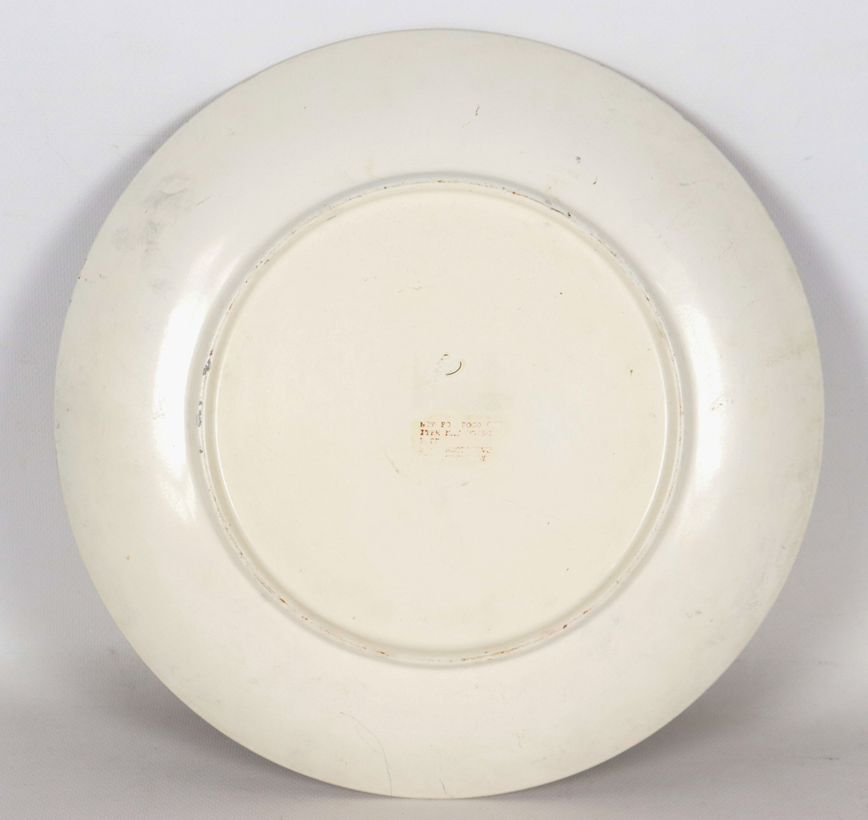 Piatto da muro in porcellana con decoro a motivi neoclassici