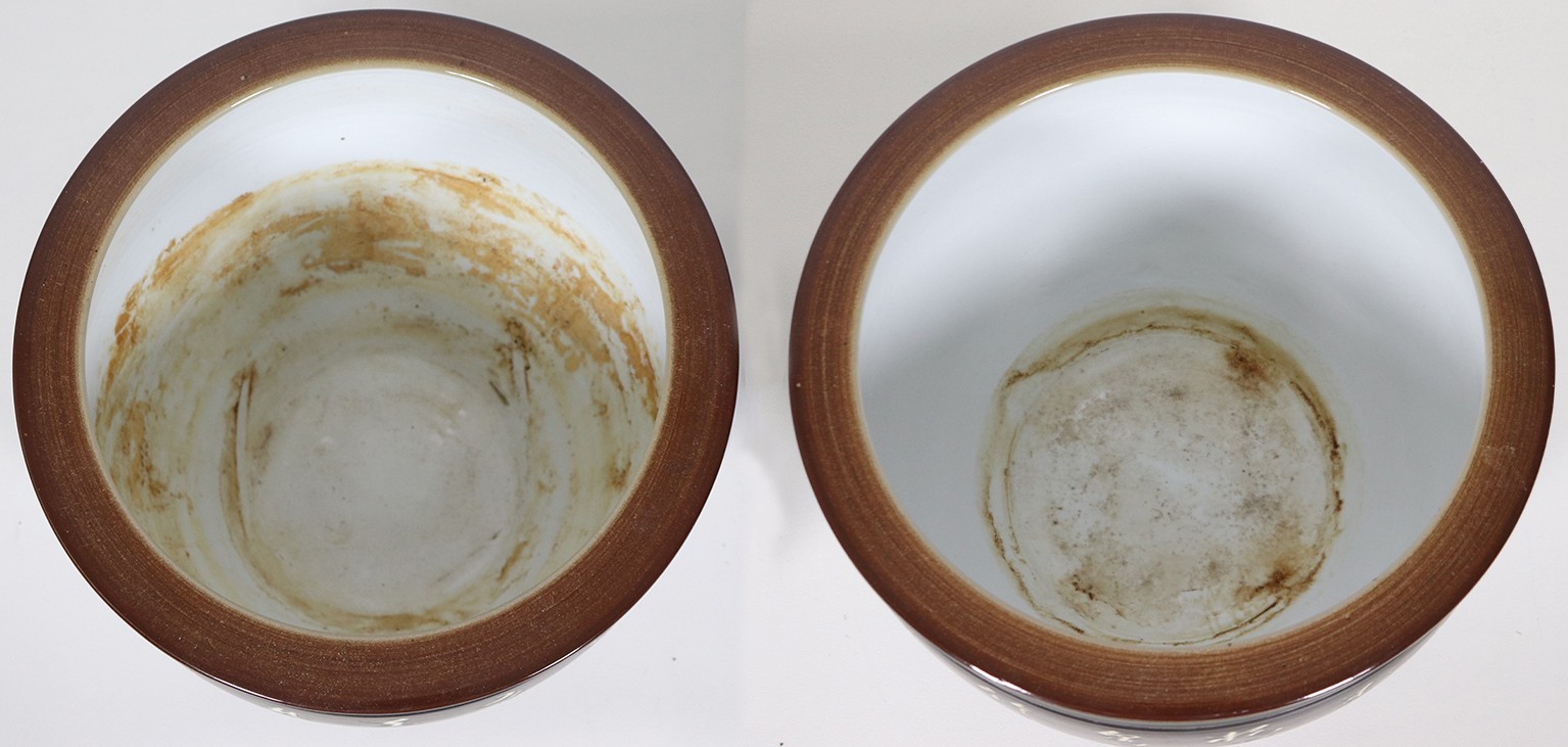 Coppia di cachepots cinesi in porcellana nera con iscrizioni in bianco