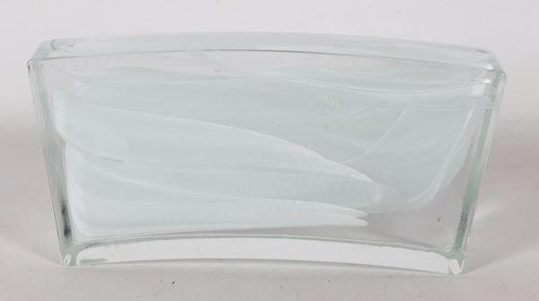 Contemporary crystal sculpture, inside a series of lattice-colored waves