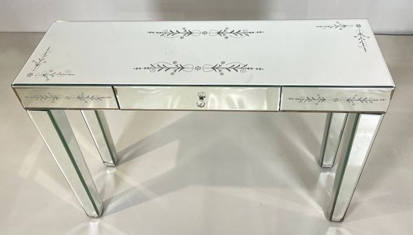 Console entirely covered with engraved mirrors