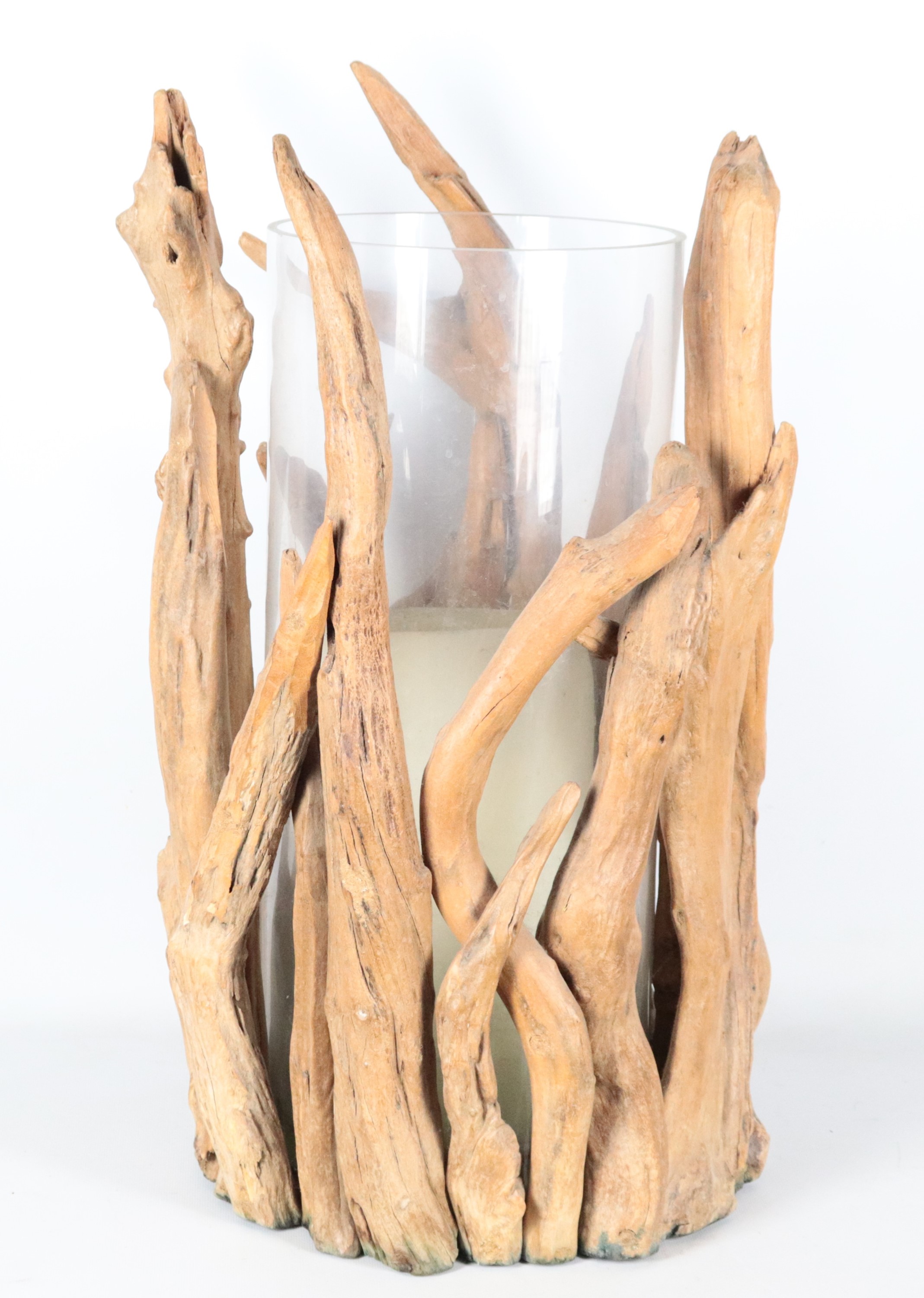 Originale centrotavola portacandela con rami in legno e contenitore in cristallo all'interno