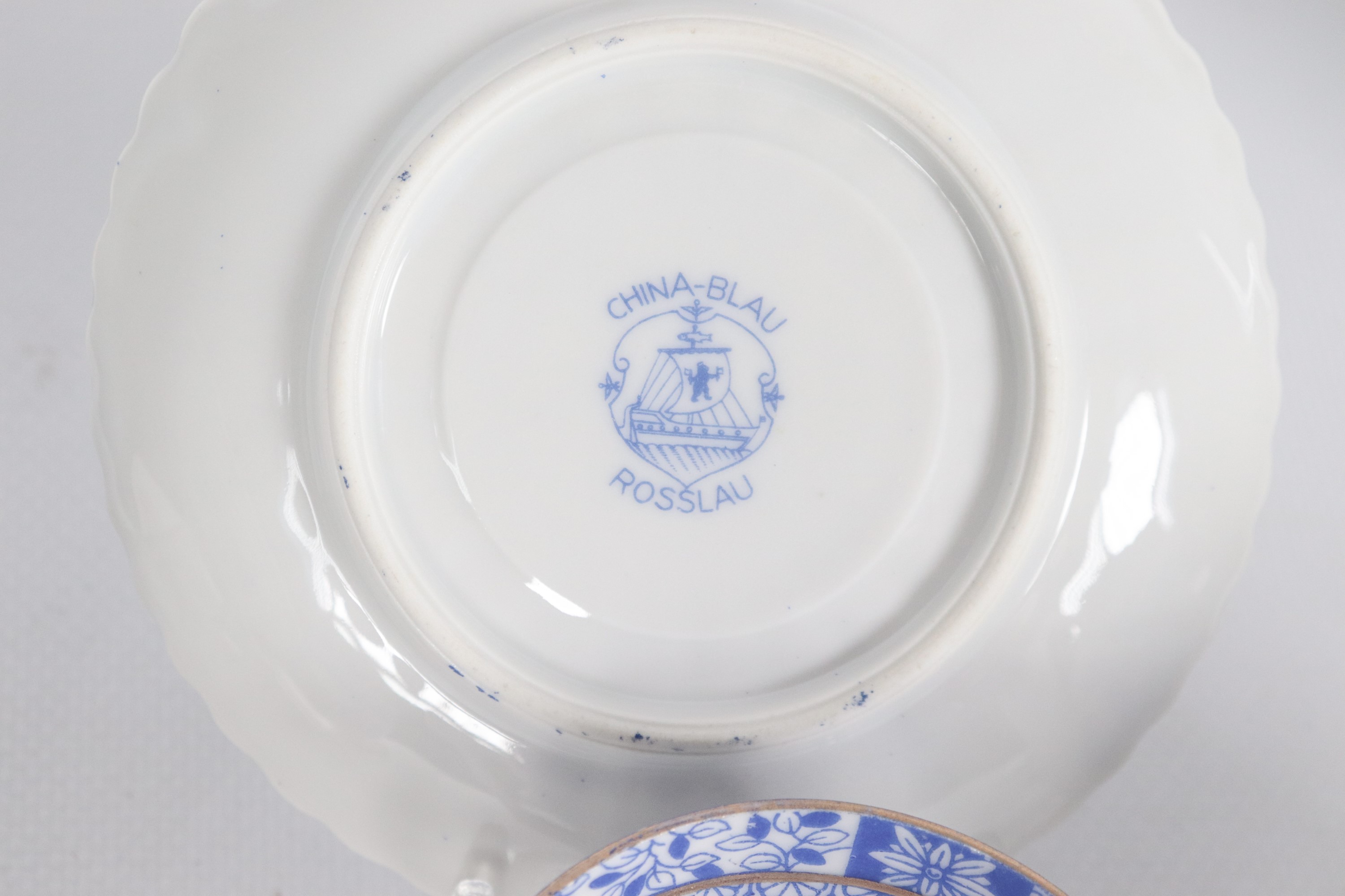 Servizio da caffè in porcellana bianca con decorazioni in blu a motivi di cineserie (8 pz.)