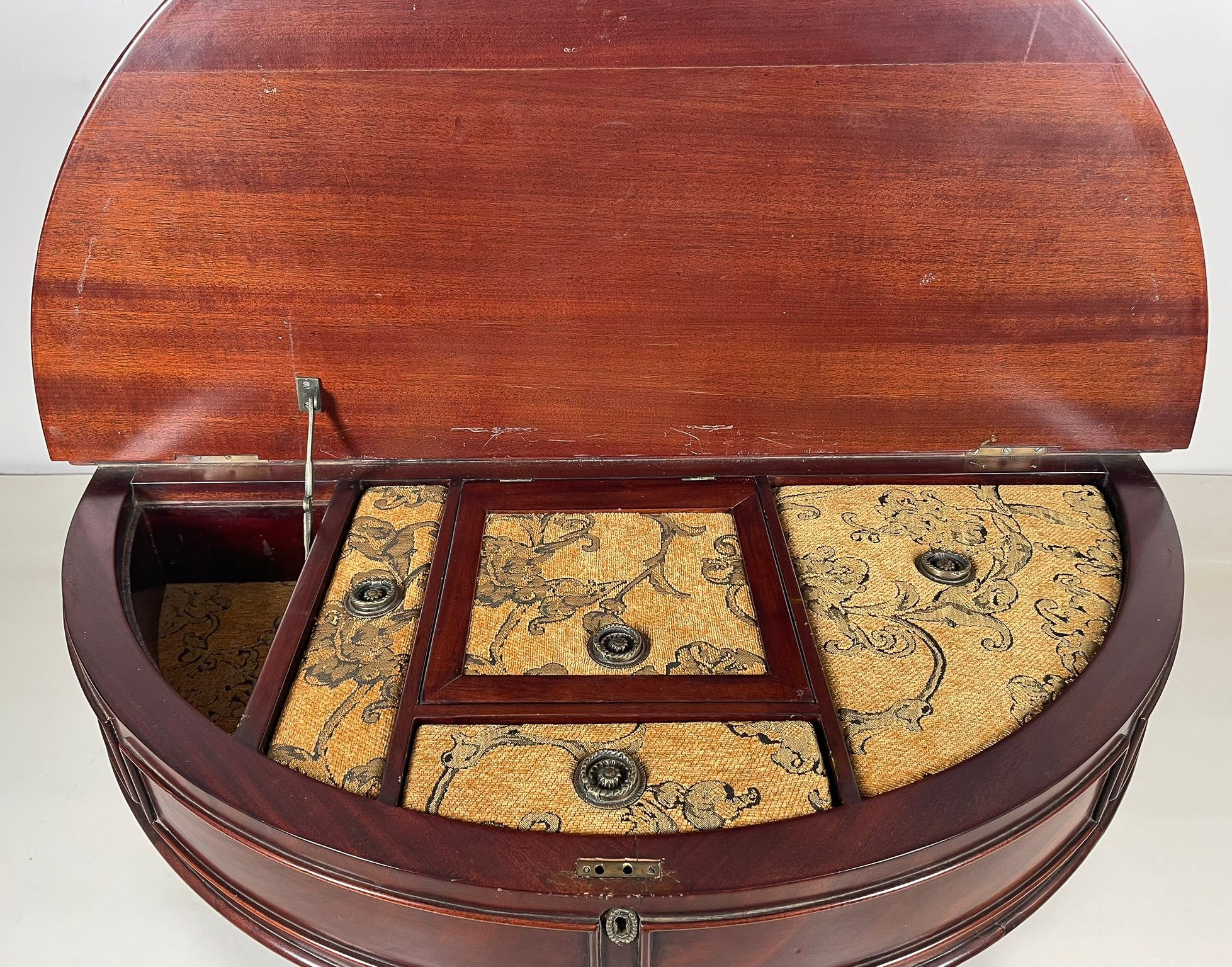 Tavolo da biblioteca toscano di linea Carlo X in mogano