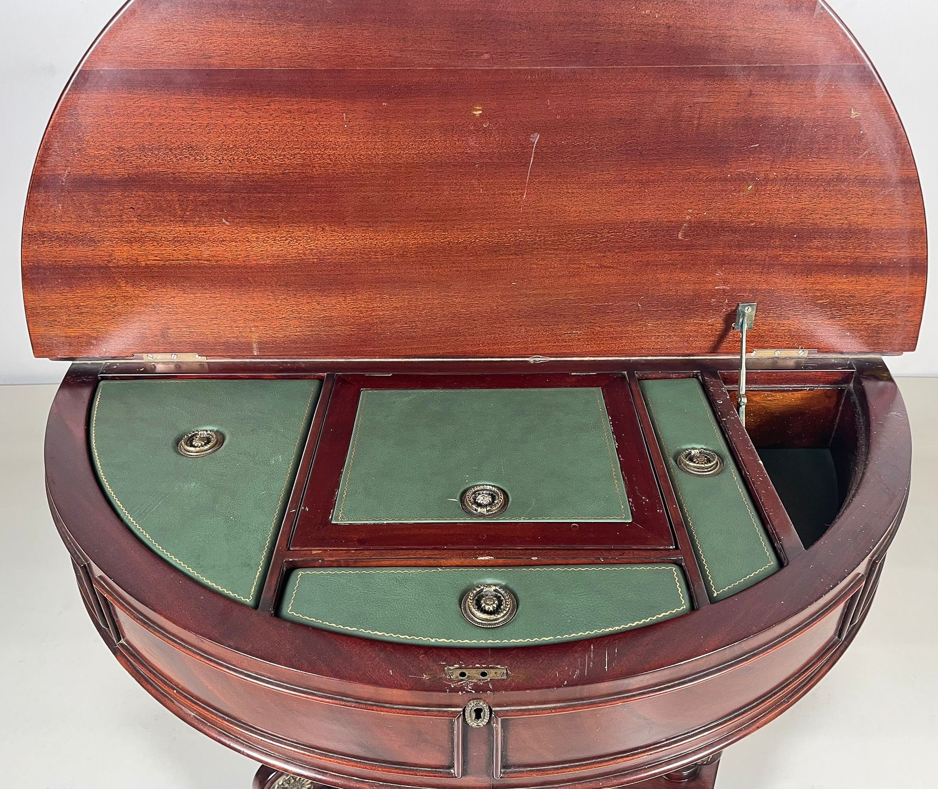 Tavolo da biblioteca toscano di linea Carlo X in mogano