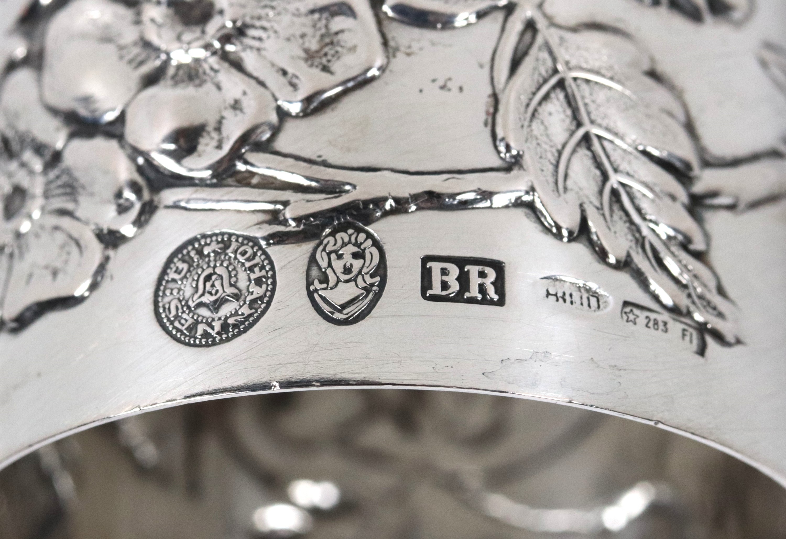 Lotto in argento cesellato e sbalzato (10 pz.), gr. 350