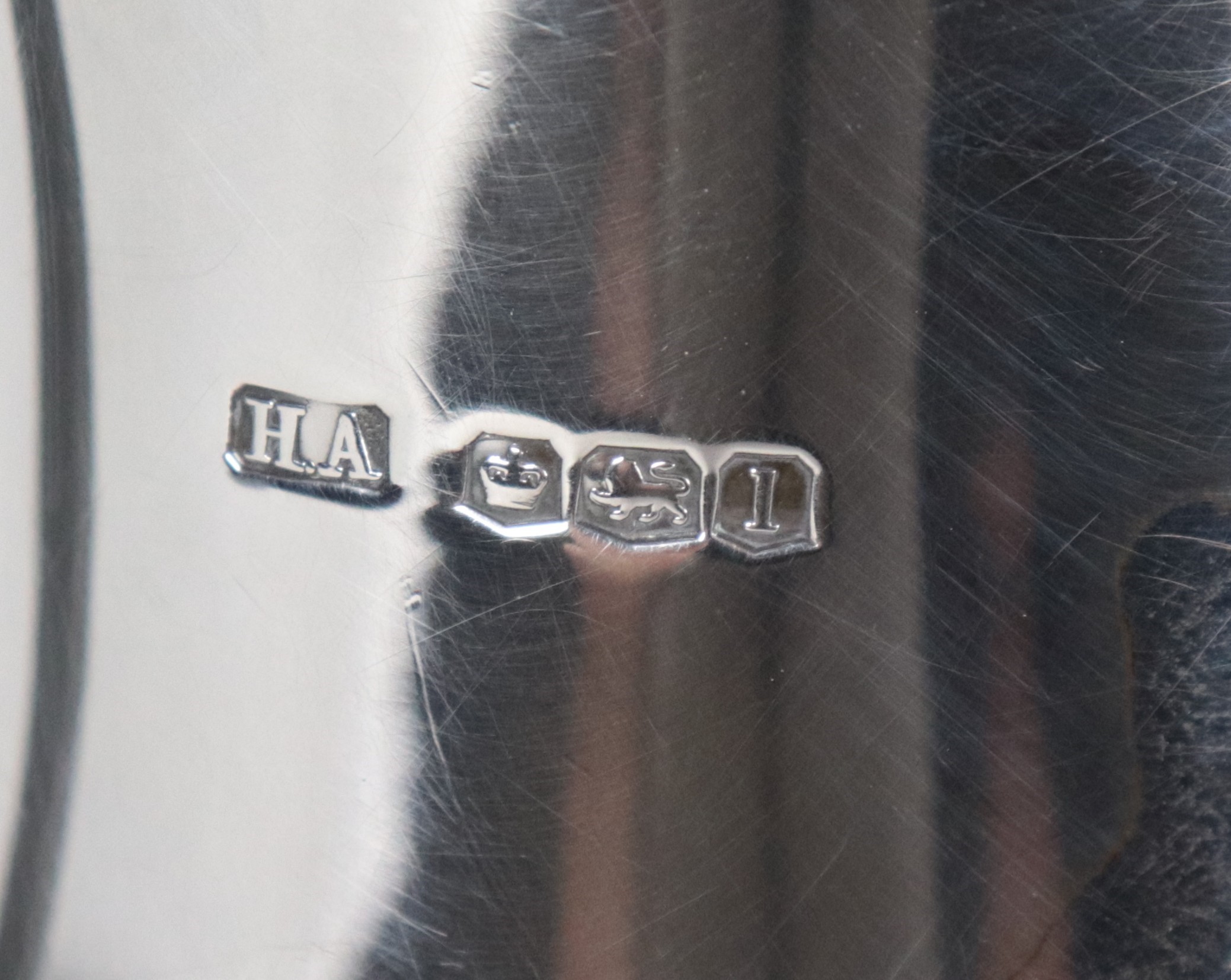 Caffettiera in argento Epoca Giorgio V, con manico e pomo in ebano, gr. 445