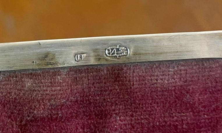 "Madonna di Dio di Kazan", piccola icona dipinta su tavola, con riza in argento cesellato e sbalz...