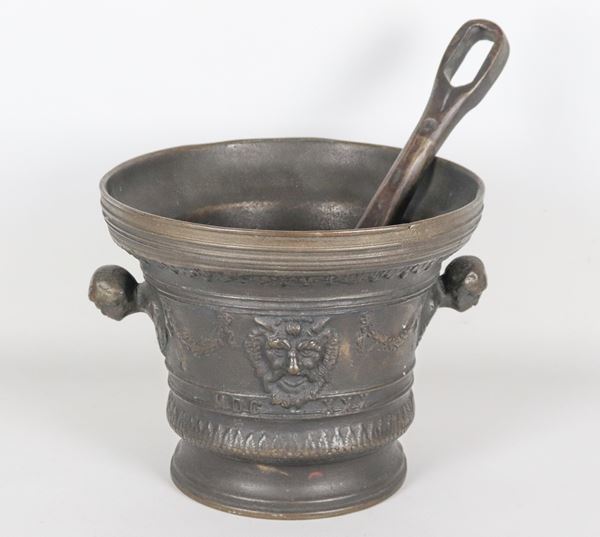 Antico grande mortaio toscano in bronzo, datato MDCXXX