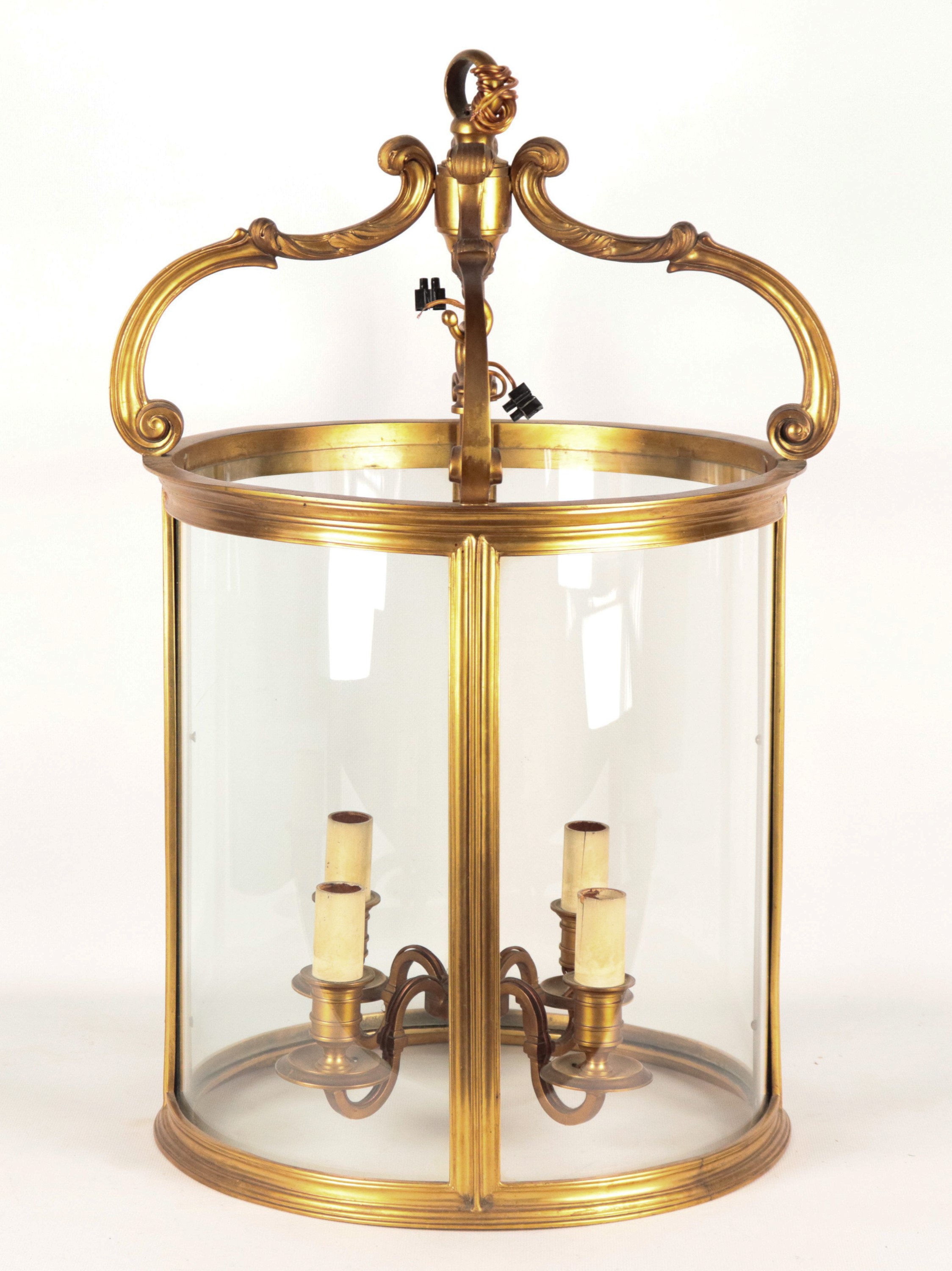 Antica lanterna francese in bronzo dorato e sbalzato