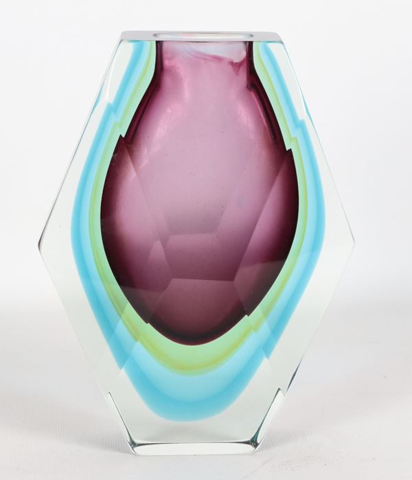 Vaso a rombo in cristallo con colature azzurre, verdi e vinaccia