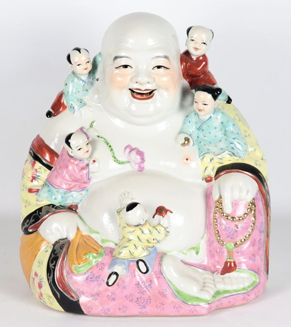 "Buddha della felicità", scultura cinese in porcellana smaltata e policroma