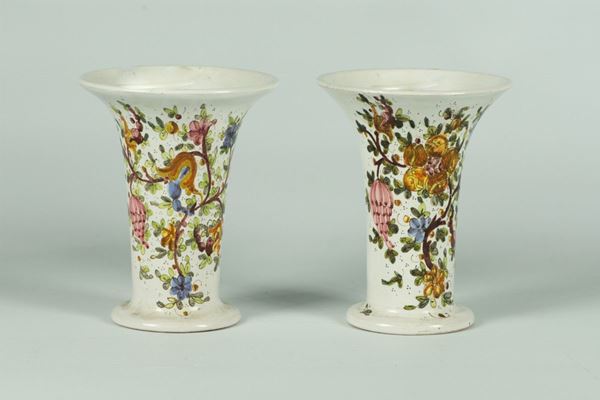 Coppia di Vasetti in ceramica smaltata di Gubbio, Manifattura C.A.M