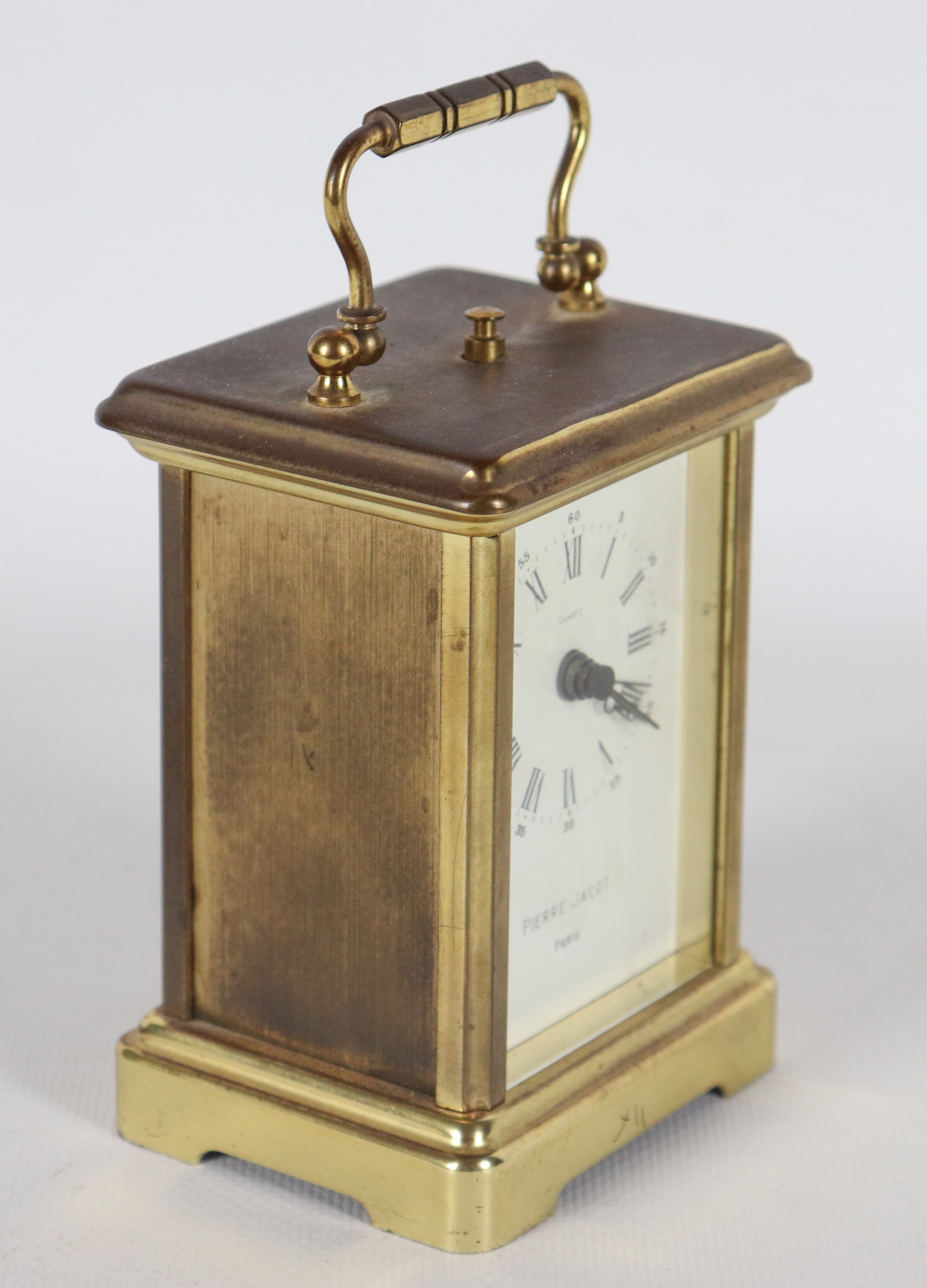 Cappuccina in metallo dorato, quadrante in smalto firmato Pierre Jacot Paris