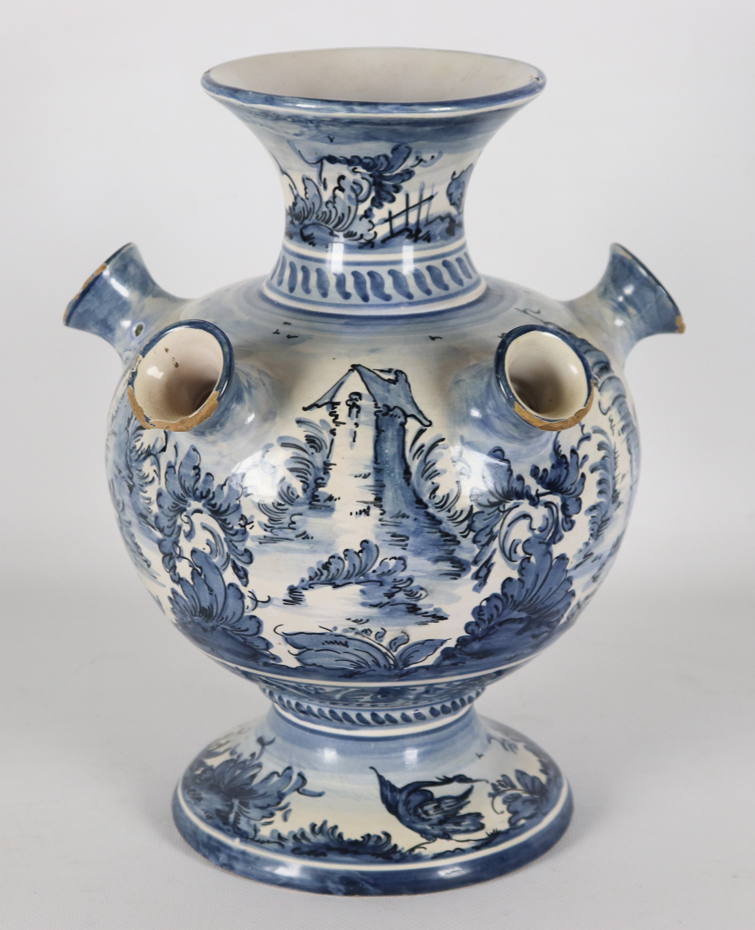 Tulipaniera in maiolica di Savona, decoro in blu a motivi di paesaggi