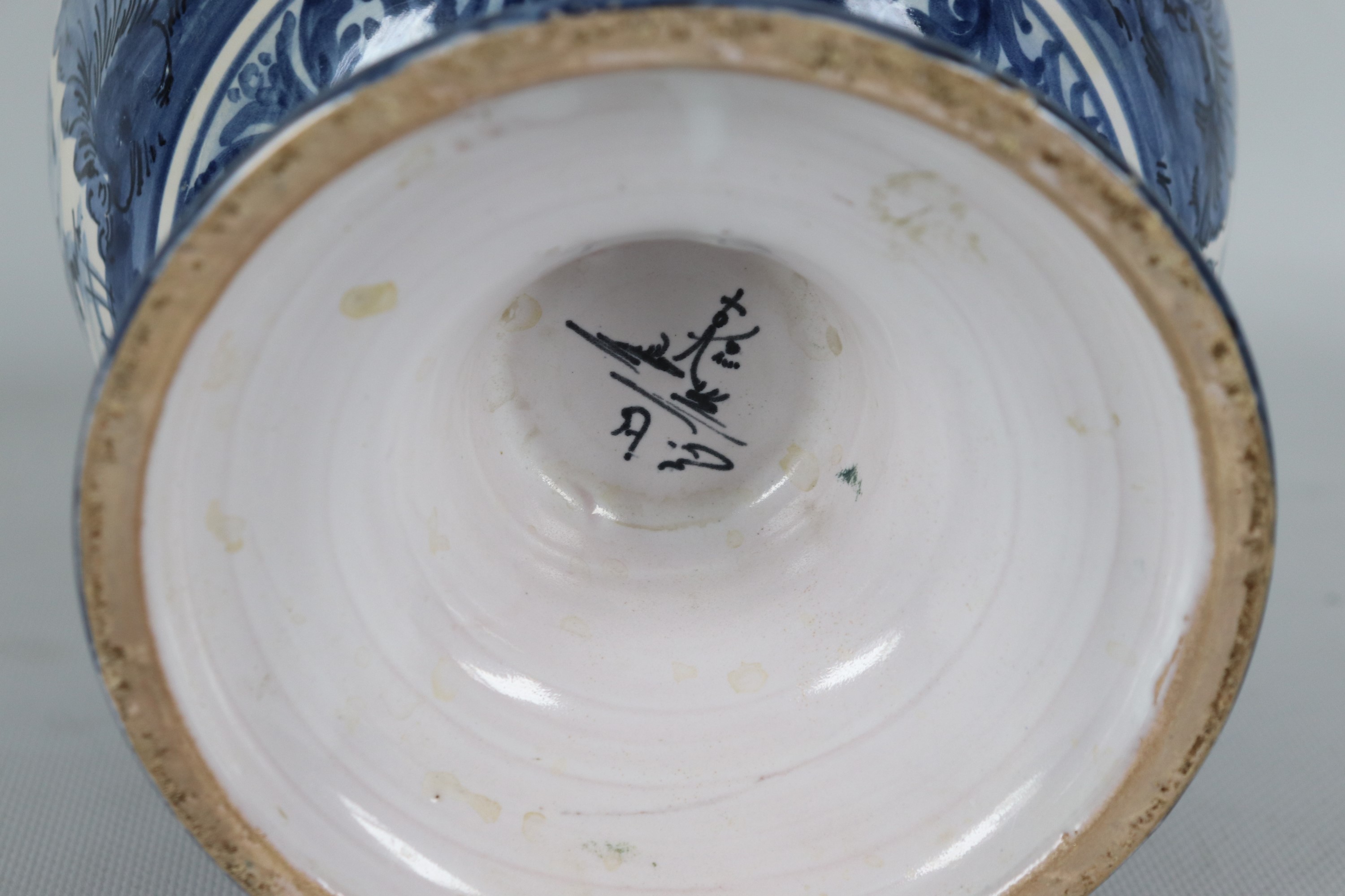 Tulipaniera in maiolica di Savona, decoro in blu a motivi di paesaggi