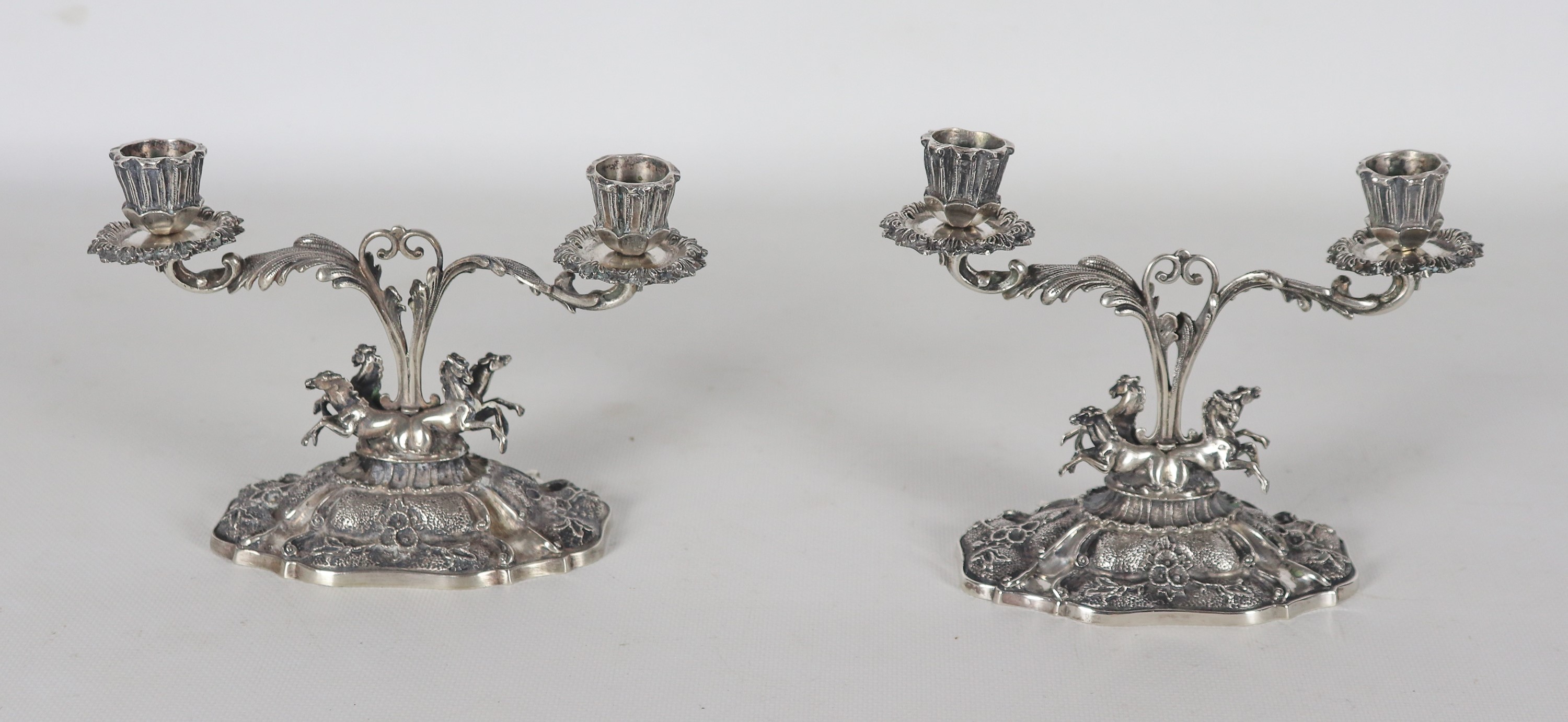 Coppia di antichi piccoli doppieri in argento, gr. 742