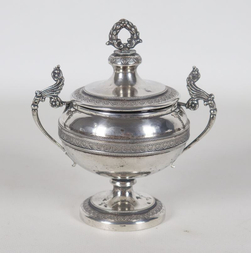 Antica piccola zuccheriera in argento cesellato e sbalzato a motivi Impero, gr. 278