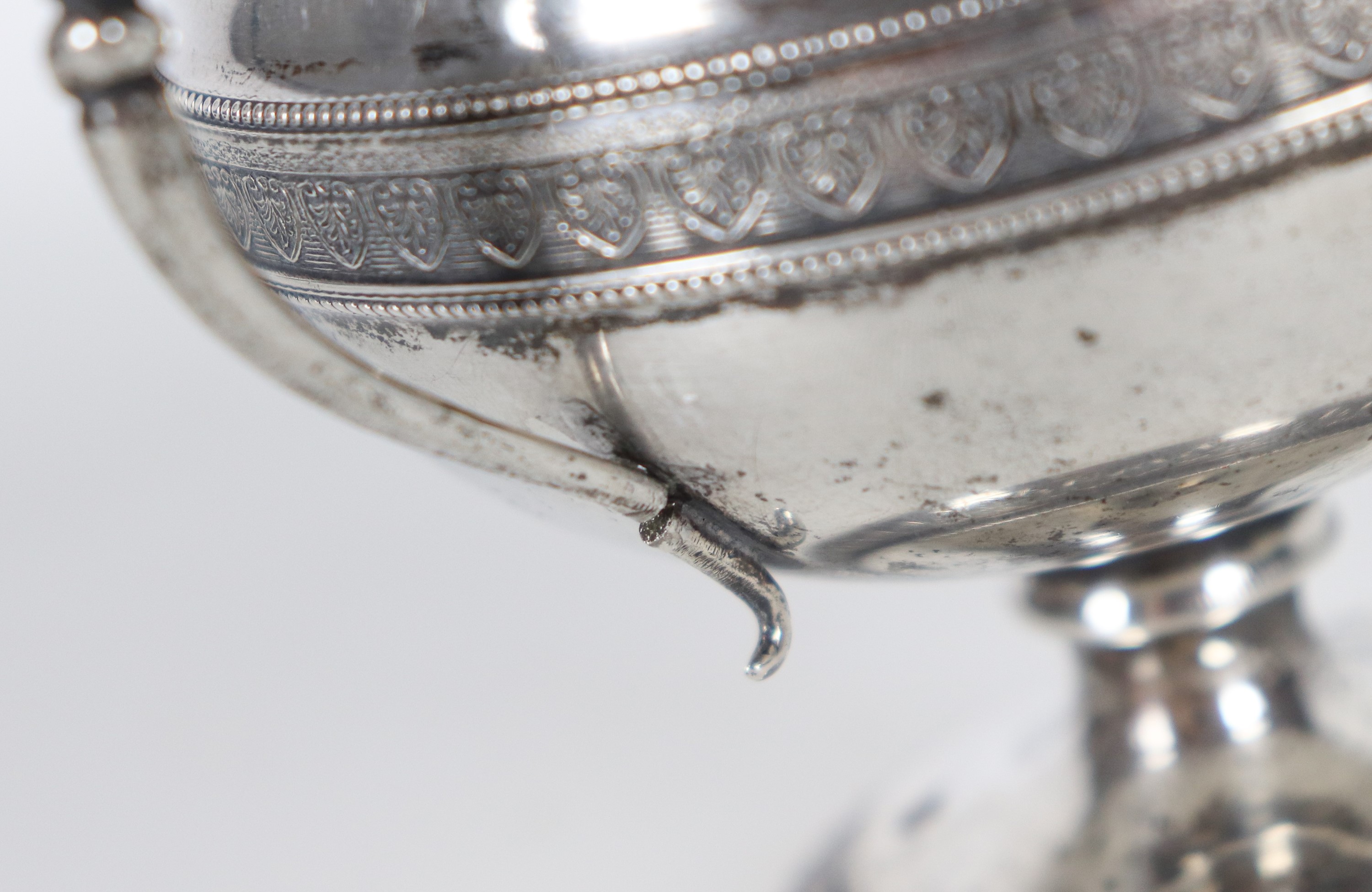 Antica piccola zuccheriera in argento cesellato e sbalzato a motivi Impero, gr. 278