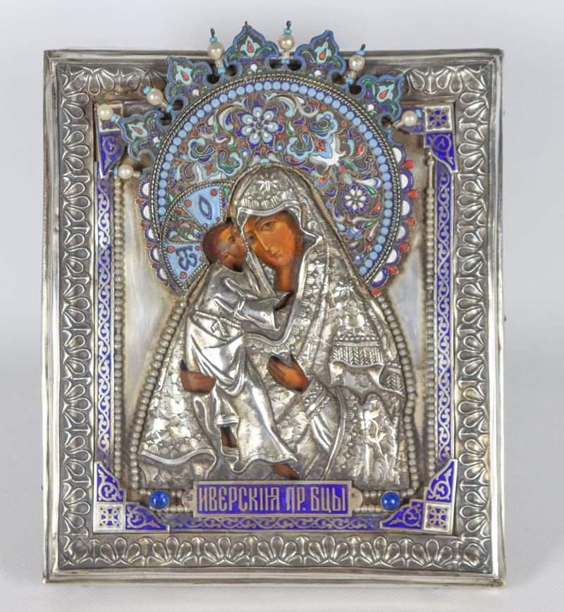 "Madre di Dio di Vladimir", piccola icona dipinta su tavola con riza in argento cesellato e smalt...