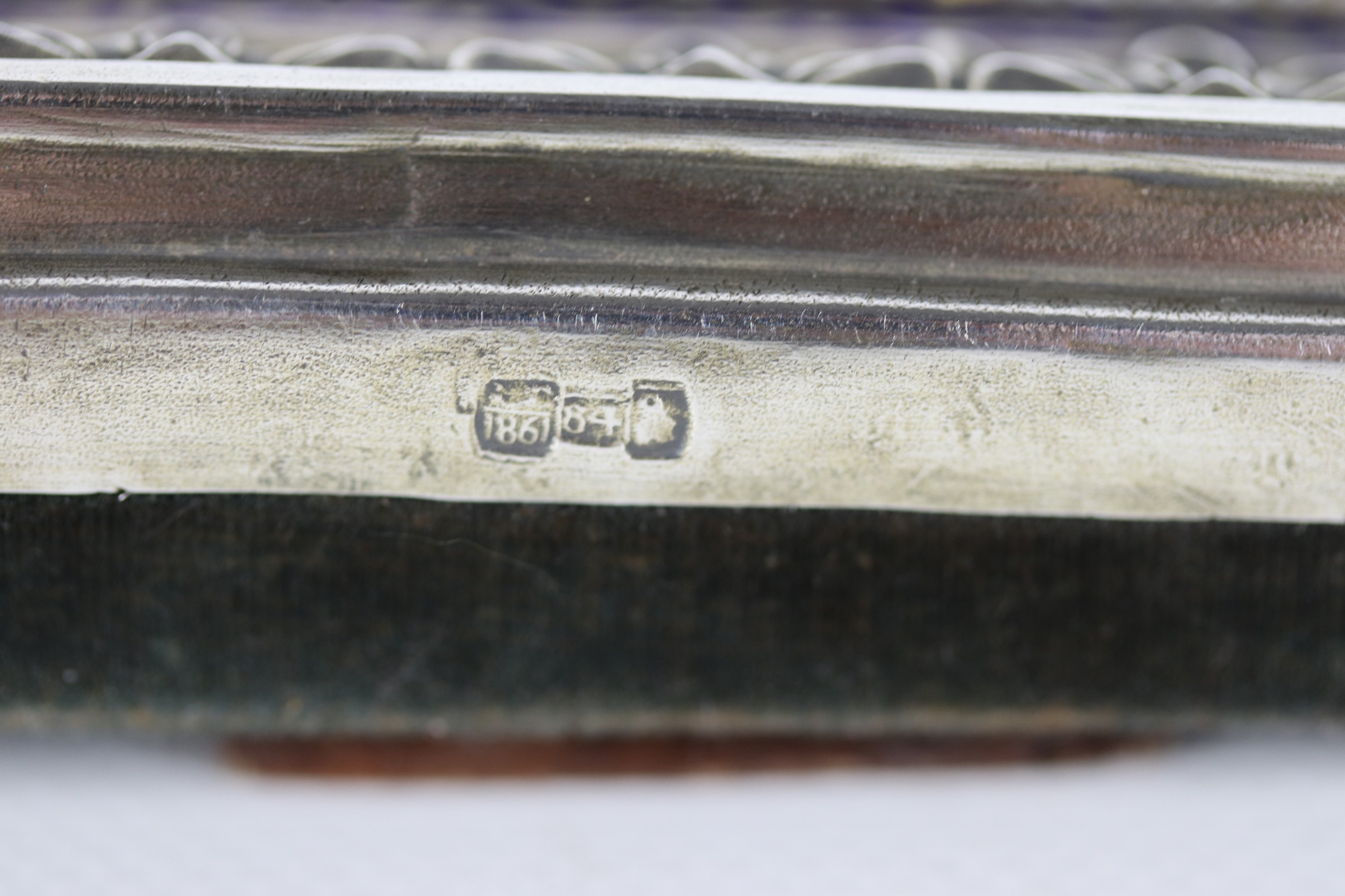 "Madre di Dio di Vladimir", piccola icona dipinta su tavola con riza in argento cesellato e smalt...