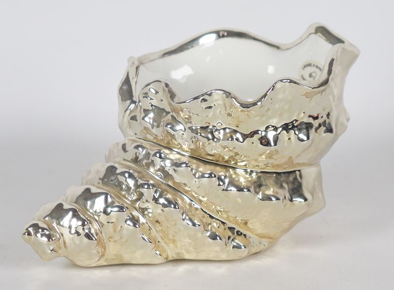 Conchiglia in ceramica rivestita in argento