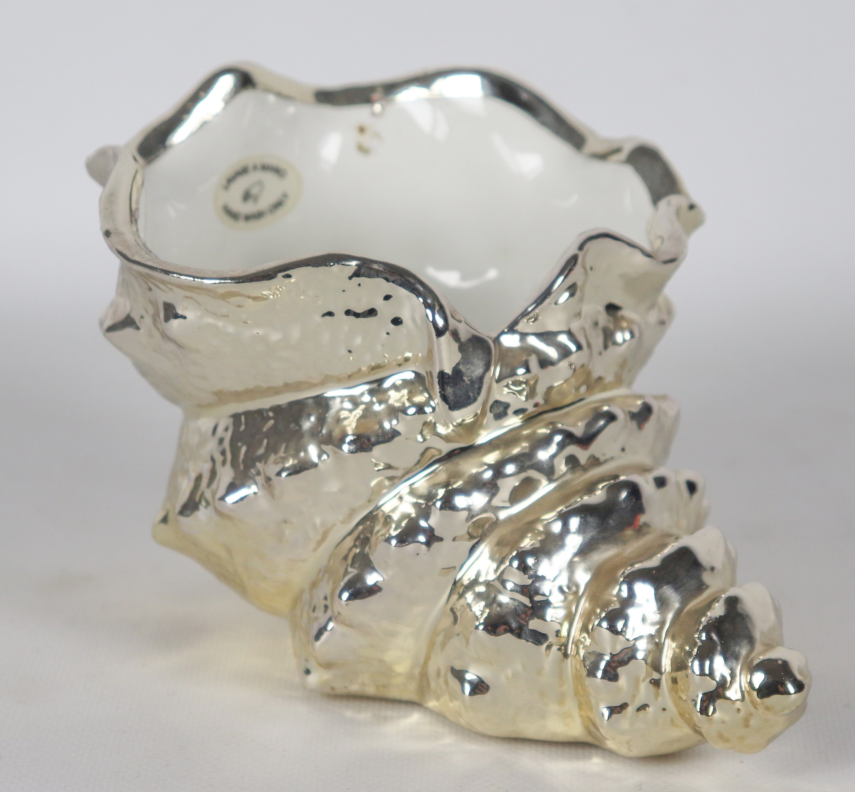 Conchiglia in ceramica rivestita in argento