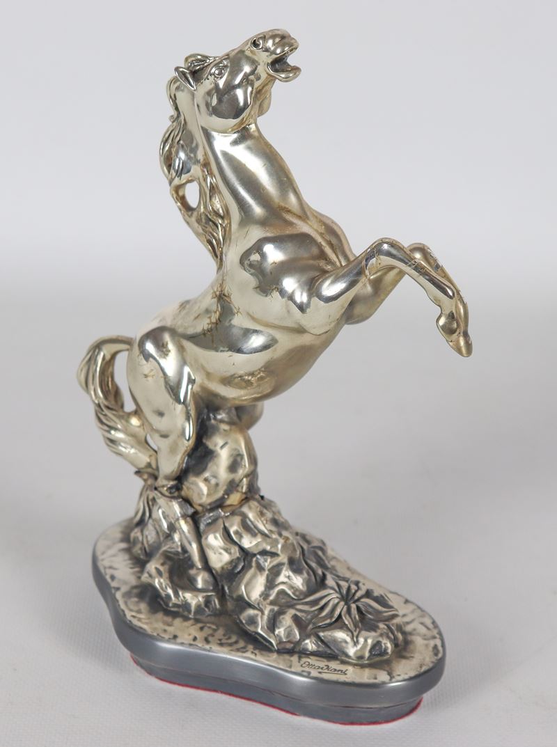 "Cavallo rampante", piccola scultura rivestita in argento