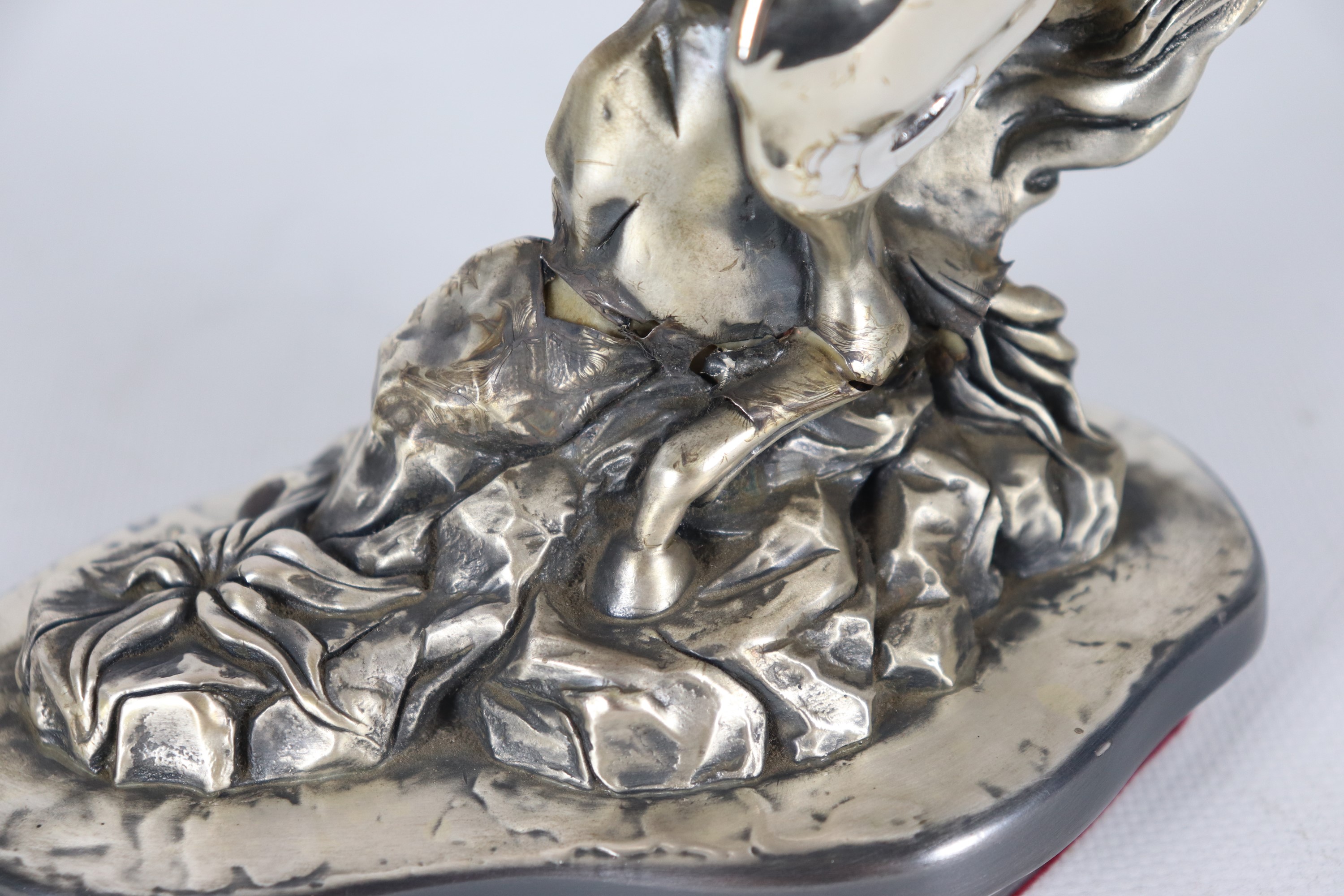 "Cavallo rampante", piccola scultura rivestita in argento