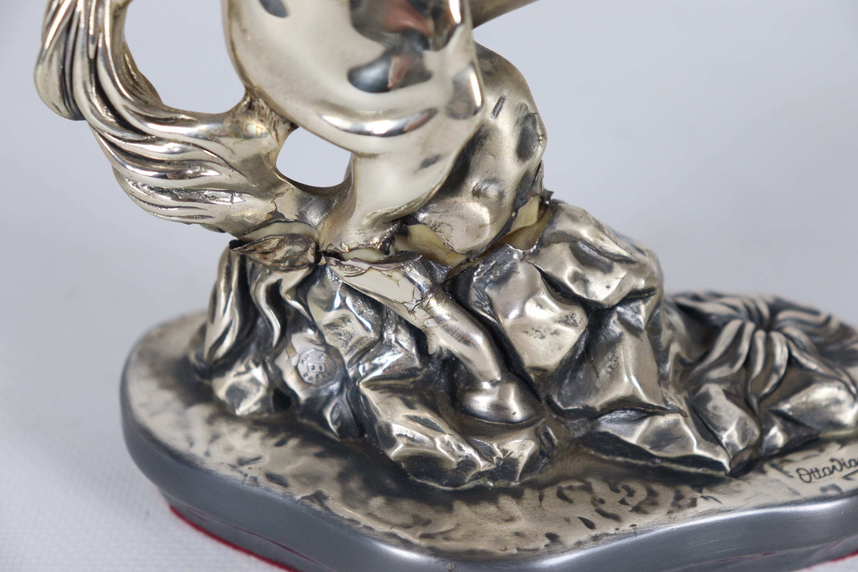 "Cavallo rampante", piccola scultura rivestita in argento