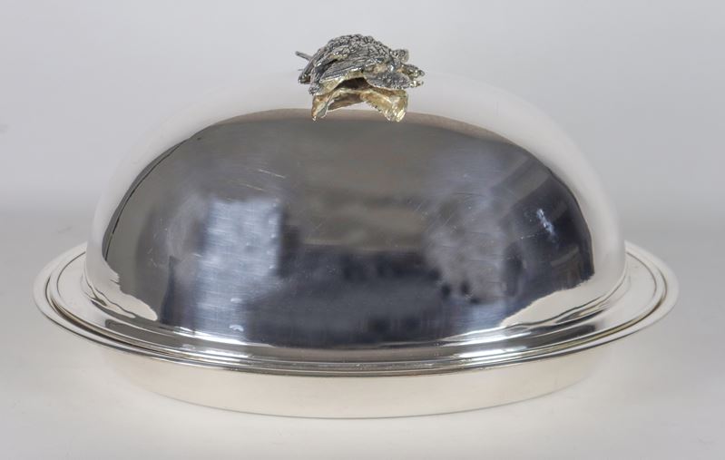 Grande legumiera per cacciagione in metallo argentato con pirofila all'interno