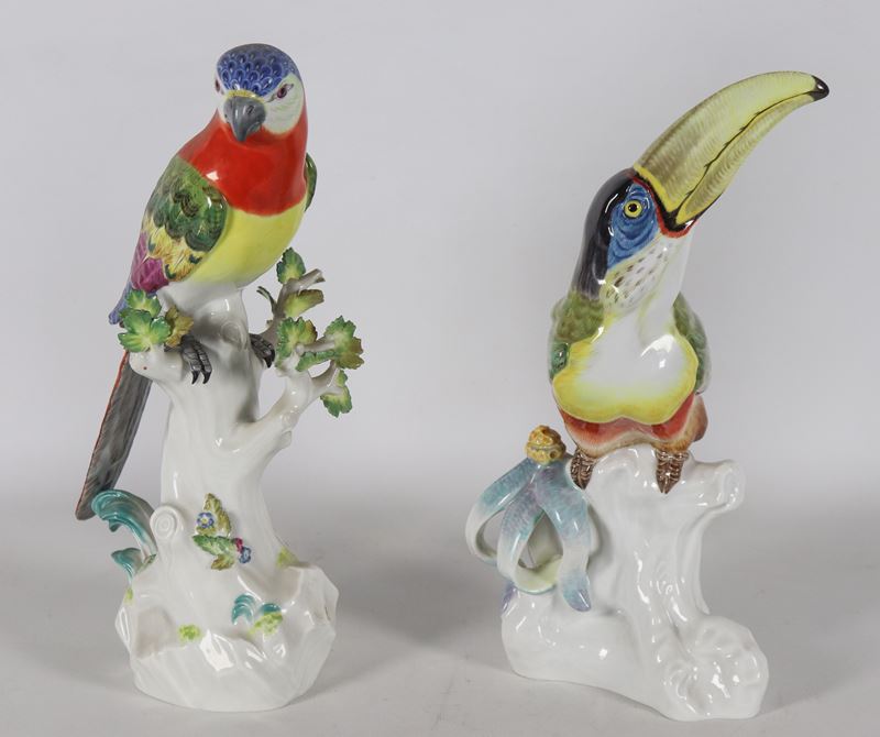 "Pappagallo e Tucano", coppia di sculture in porcellana Meissen smaltata e policroma