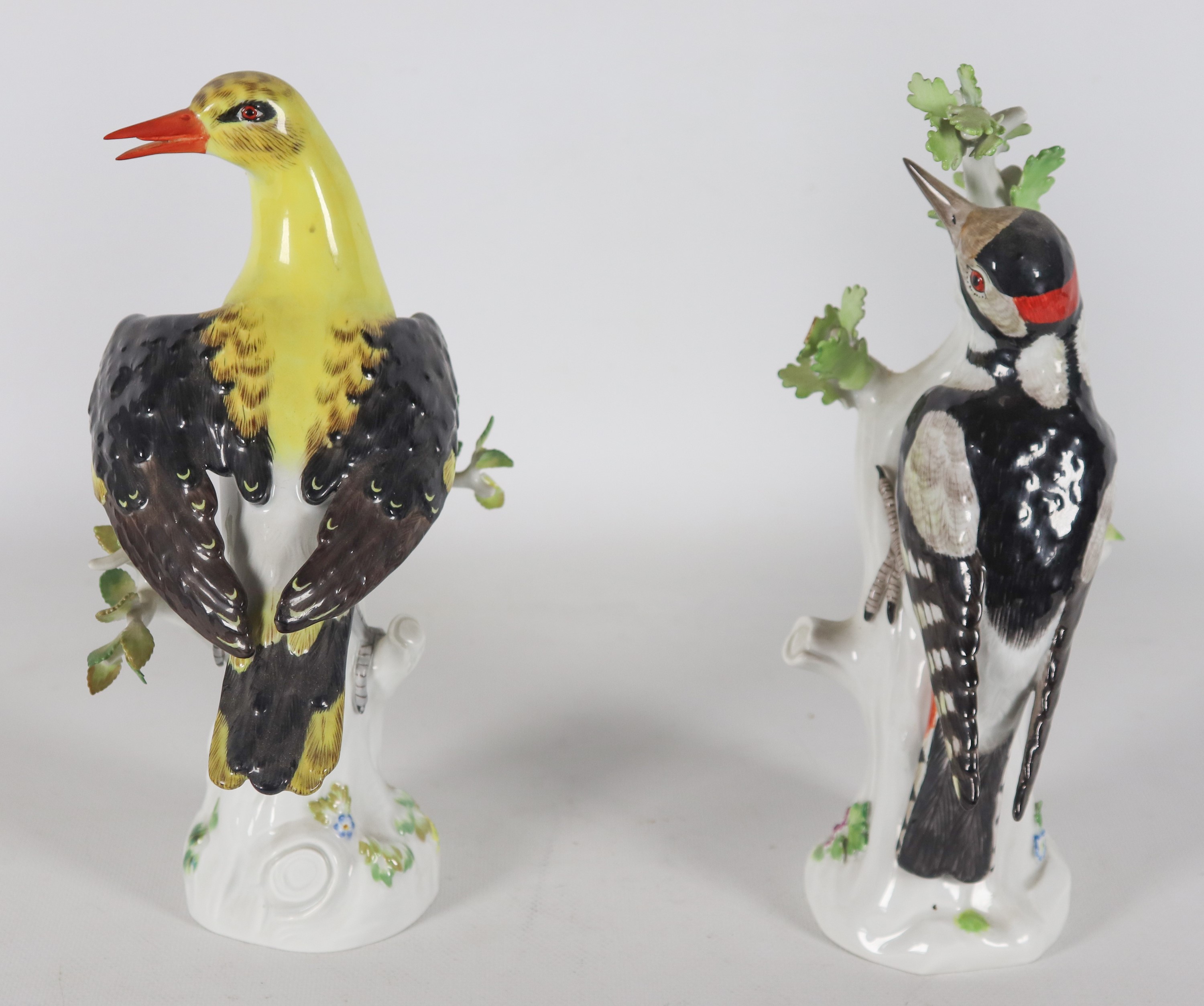 "Rigogolo e picchio", coppia di piccole sculture in porcellana Meissen smaltata e policroma