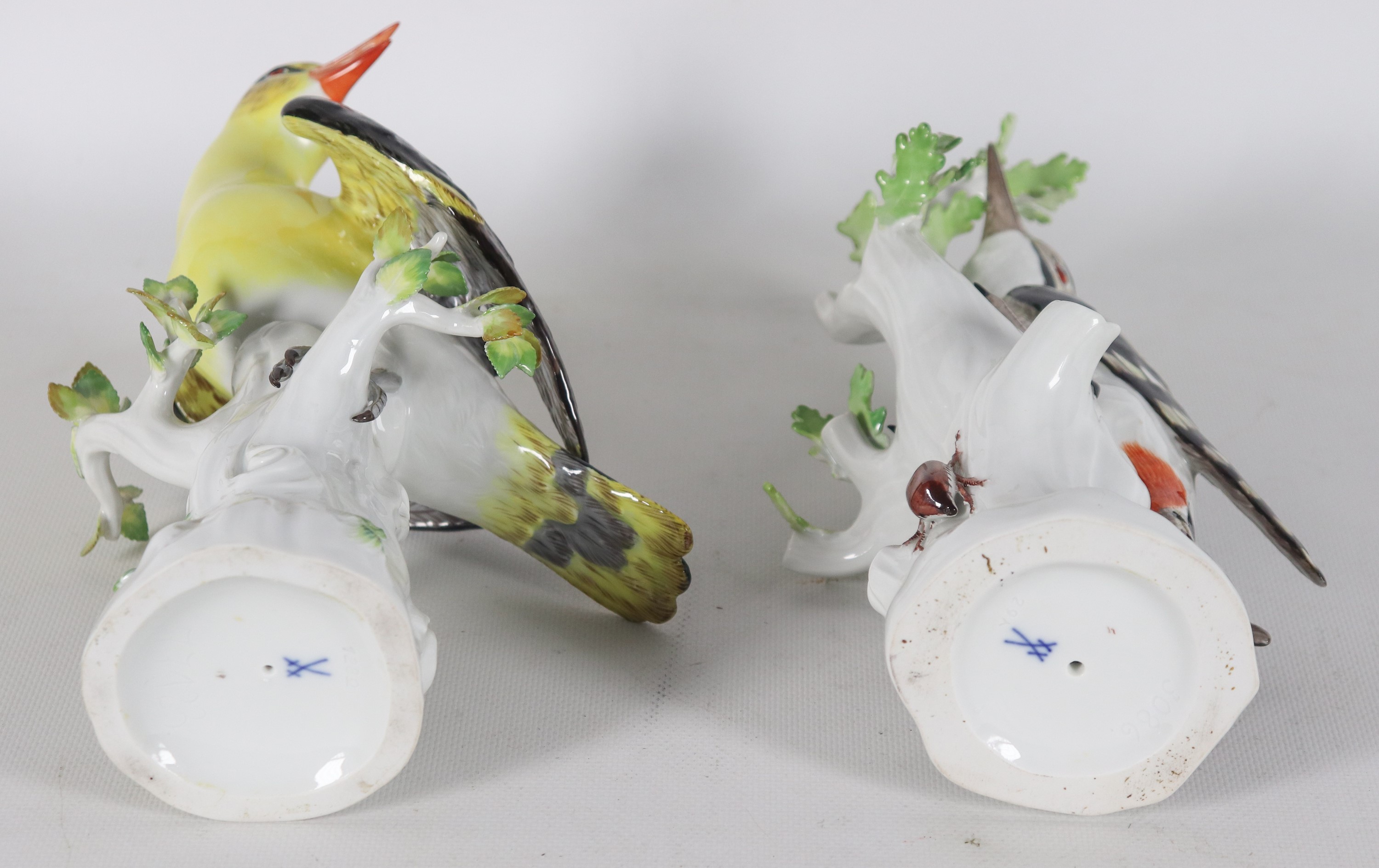 "Rigogolo e picchio", coppia di piccole sculture in porcellana Meissen smaltata e policroma