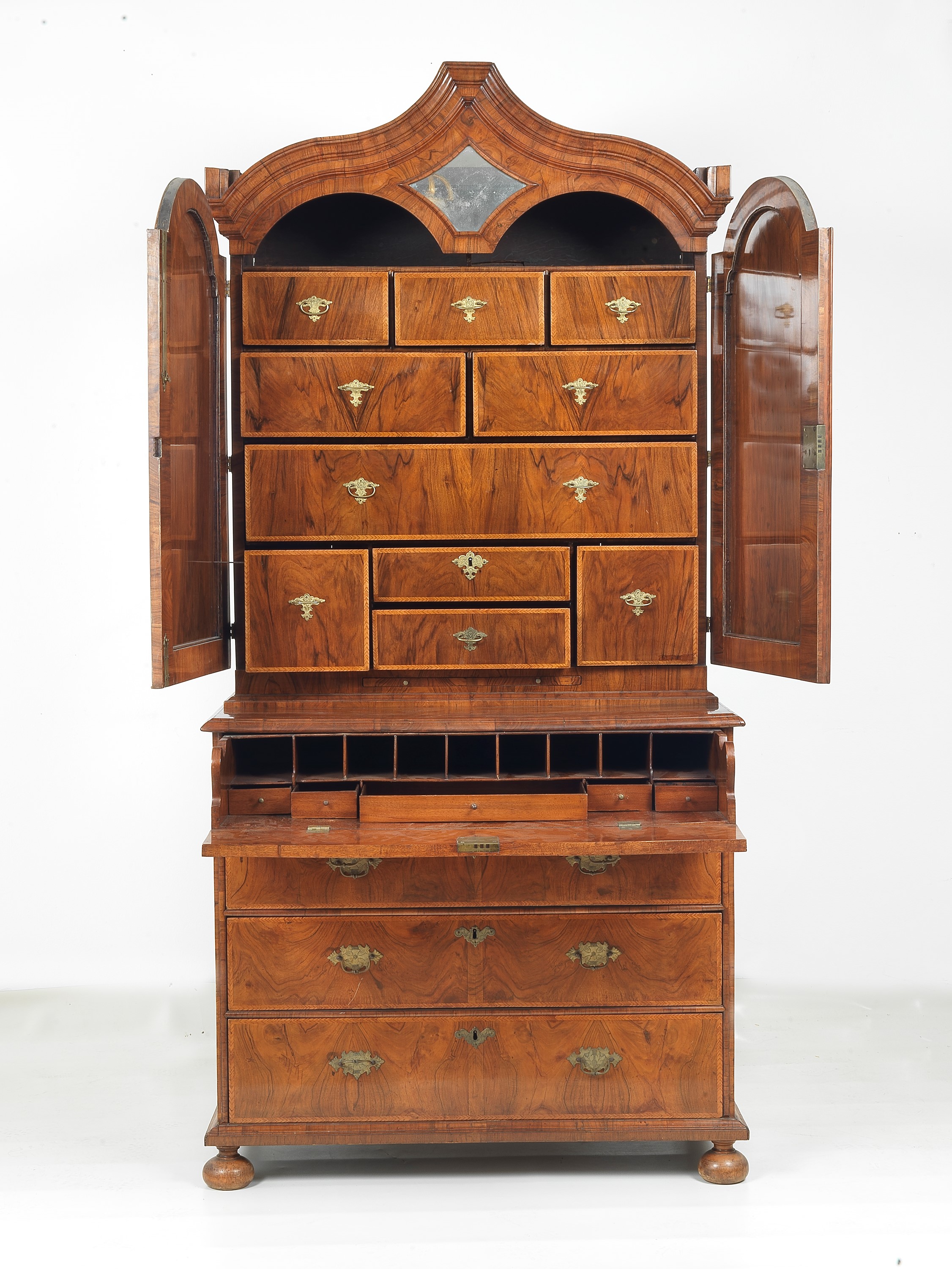 Trumeau inglese Queen Anne in noce e radica di noce