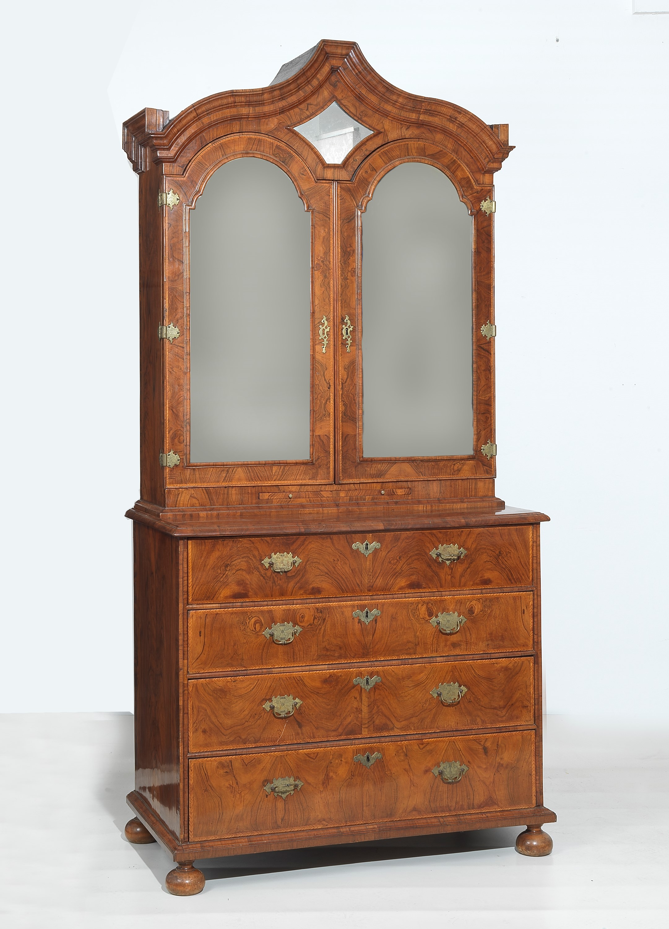 Trumeau inglese Queen Anne in noce e radica di noce