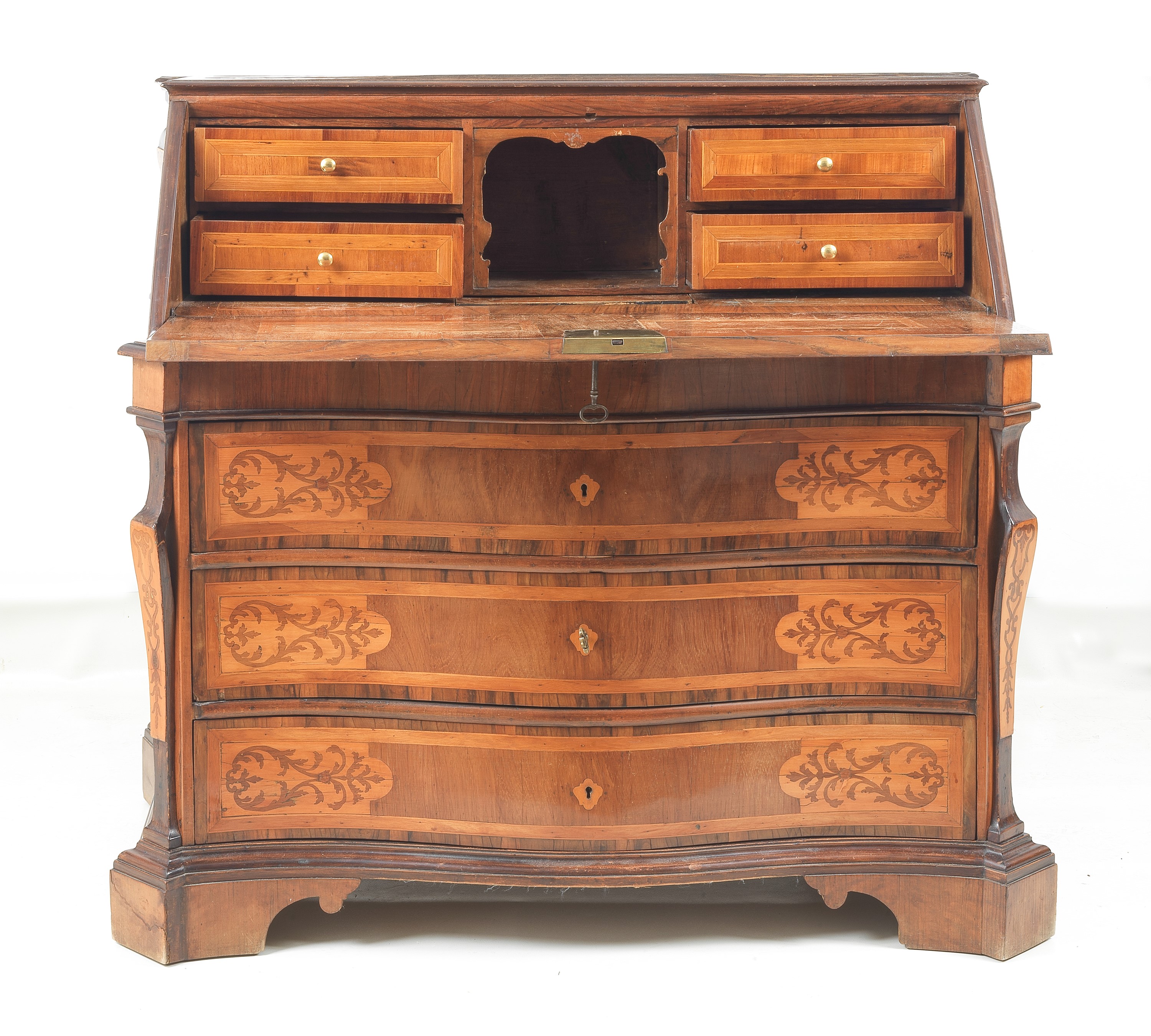 Ribalta romana Luigi XIV in noce, intarsiata di "giallo angelino" a motivi geometrici