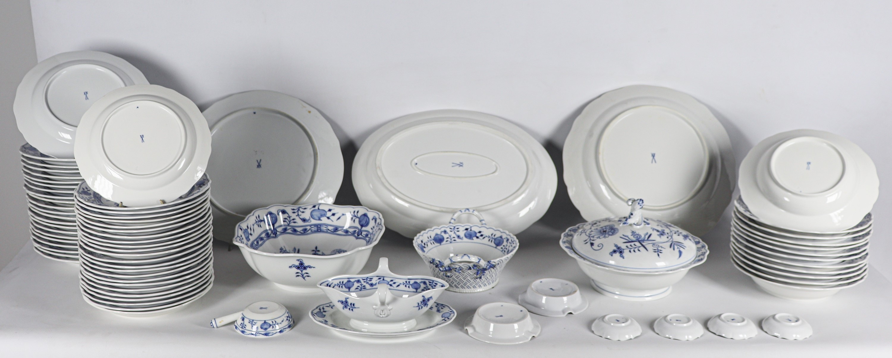 Servizio di piatti in porcellana Meissen decoro "Cipolla" in blu cobalto (72 pz.)