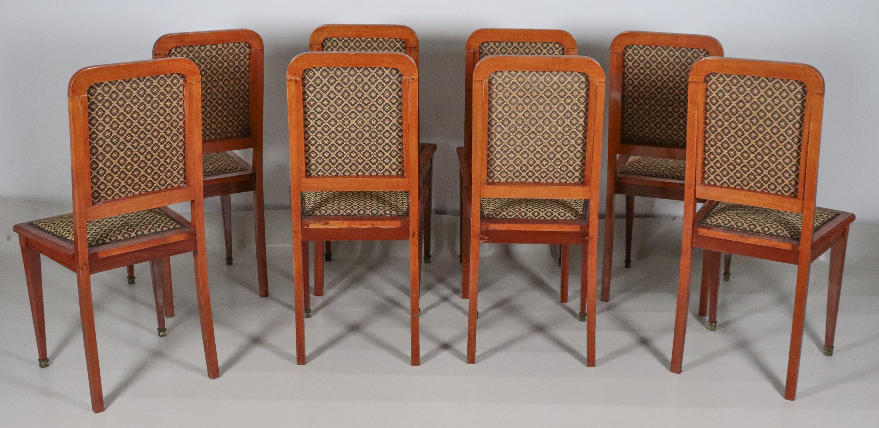 Lotto di otto sedie francesi in mogano e bois de rose